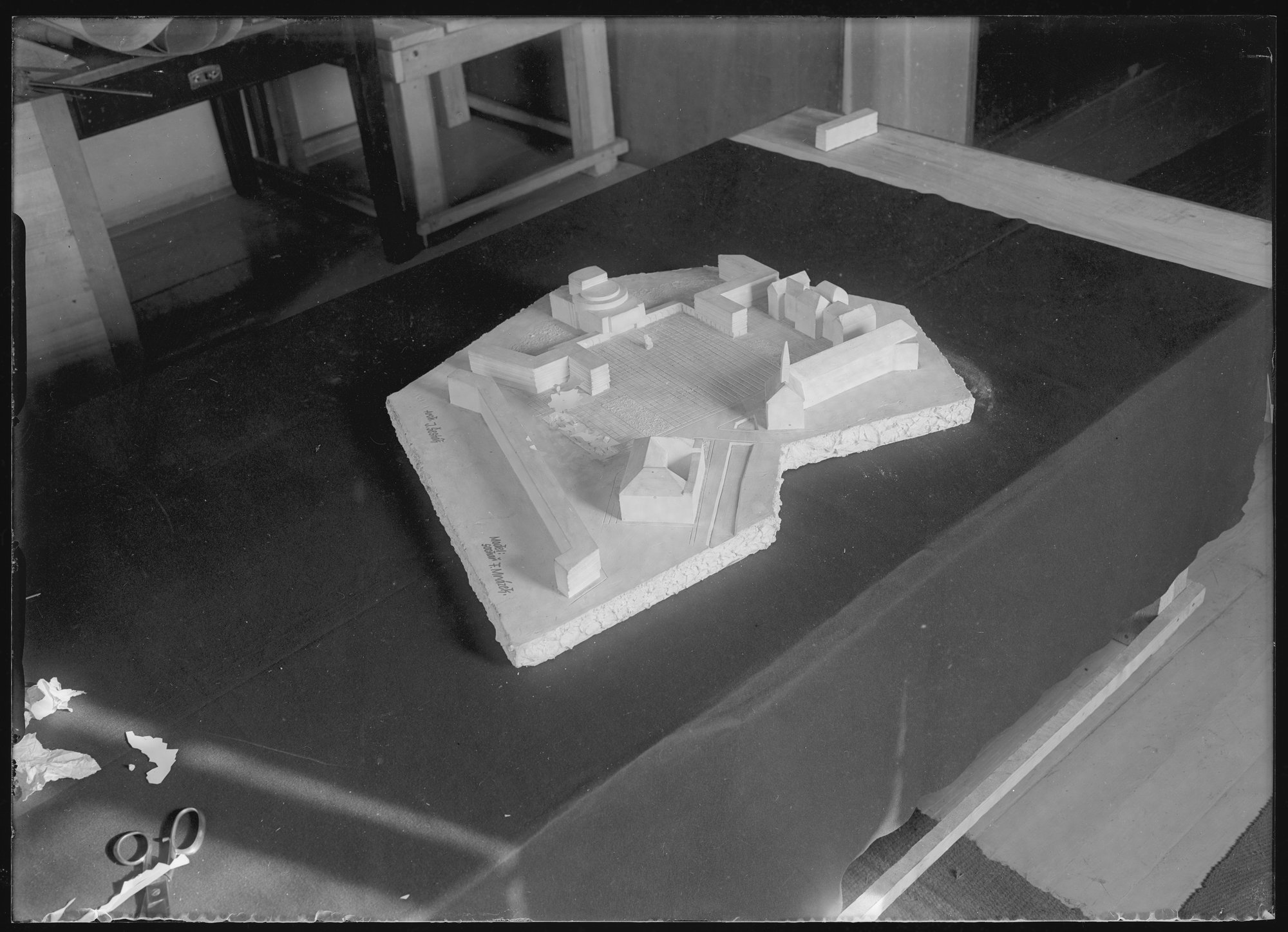 Náhledový obrázek Sádrový model náměstí - 3