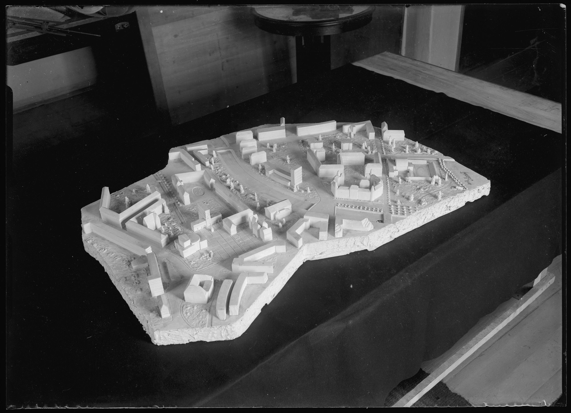 Náhledový obrázek Sádrový model náměstí - 1