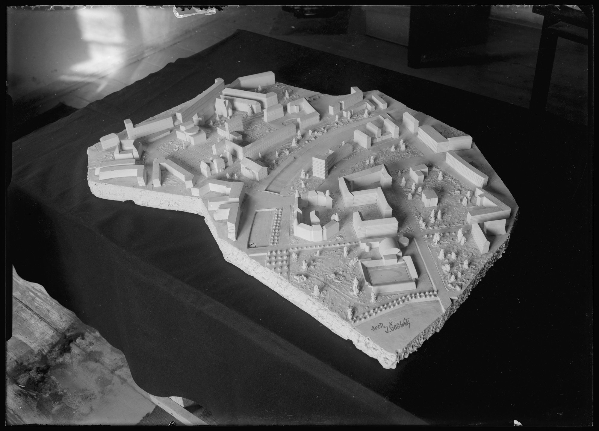 Náhledový obrázek Sádrový model náměstí - 2