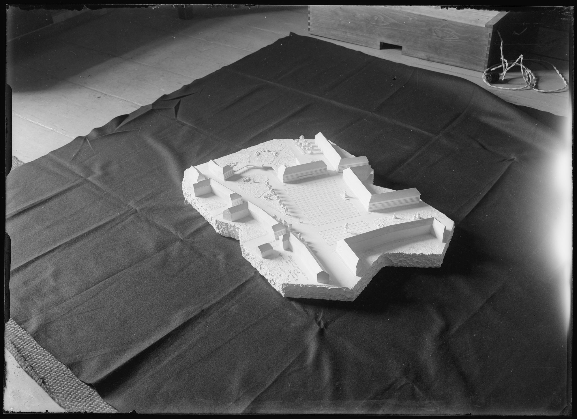 Náhledový obrázek Sádrový model náměstí v Suchém Vrbném - 2