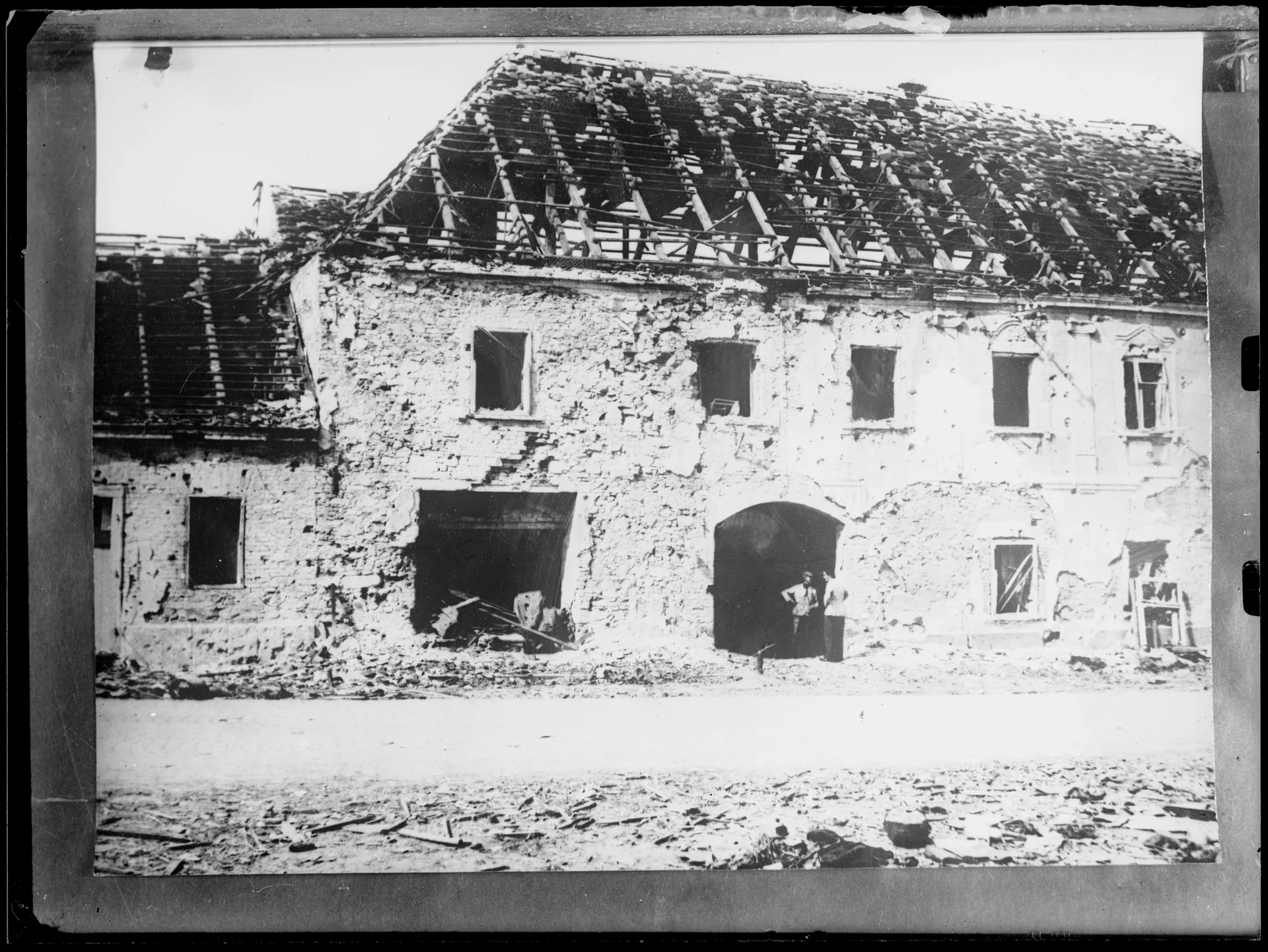 Náhledový obrázek předmětu Po náletu z dubna 1945