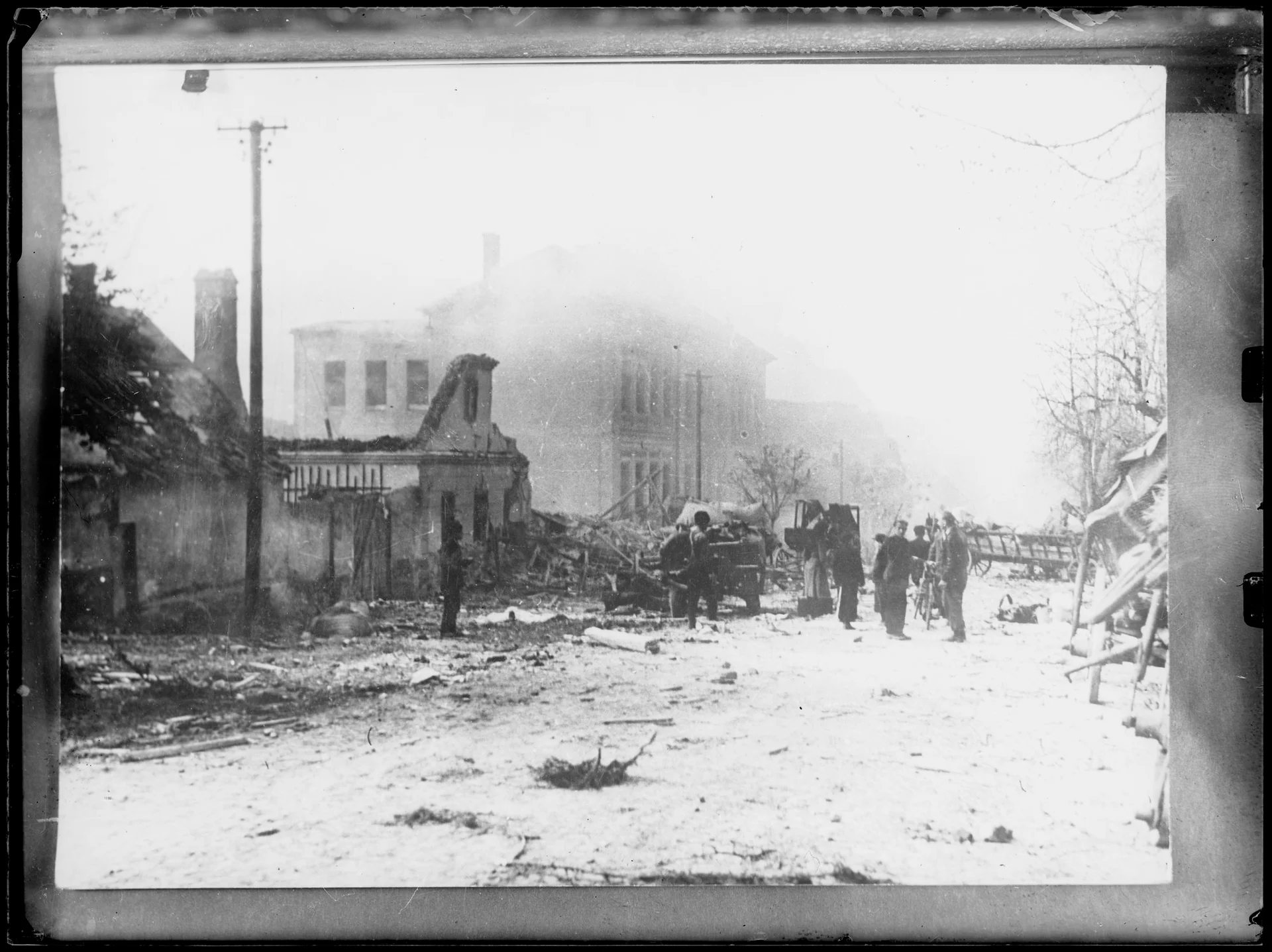 Náhledový obrázek předmětu Po náletu z dubna 1945