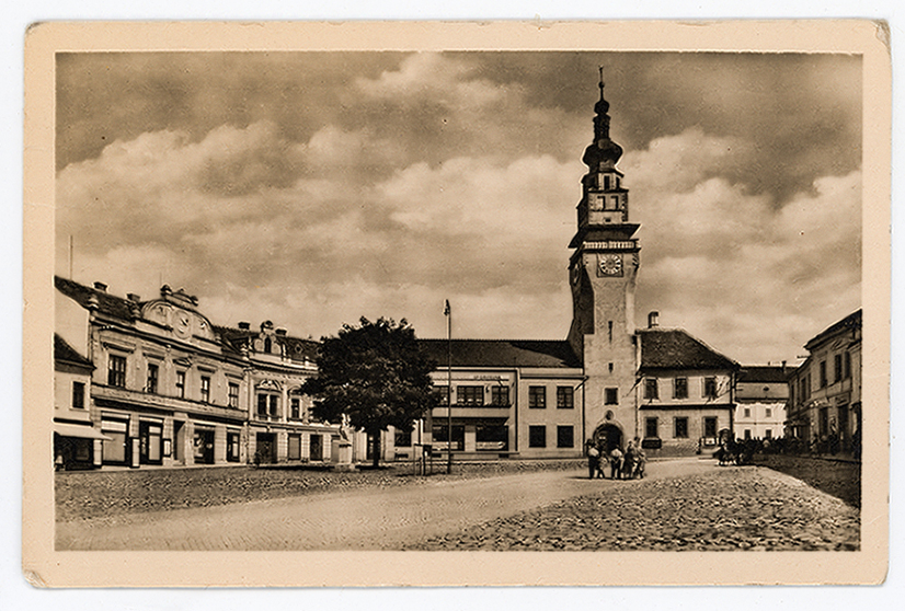 Náhledový obrázek Pohlednice Boskovic, horní části náměstí s radnicí - 1