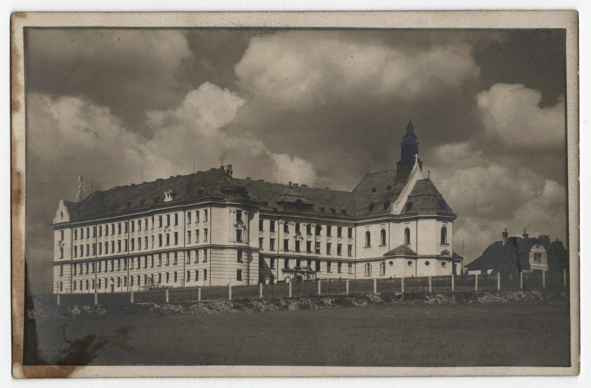 Náhledový obrázek předmětu Chlapecký seminář v Bruntále (čb. pohlednice)
