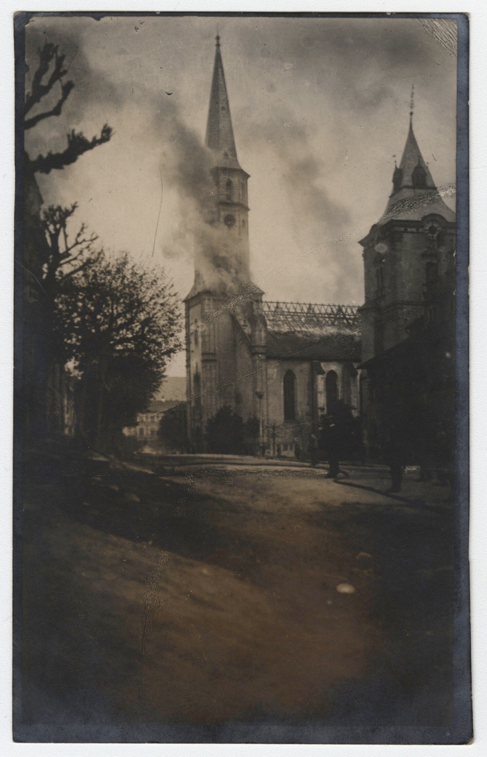 Náhledový obrázek Požár kostela sv. Jakuba v Levoči (fotografická pohlednice) - 1