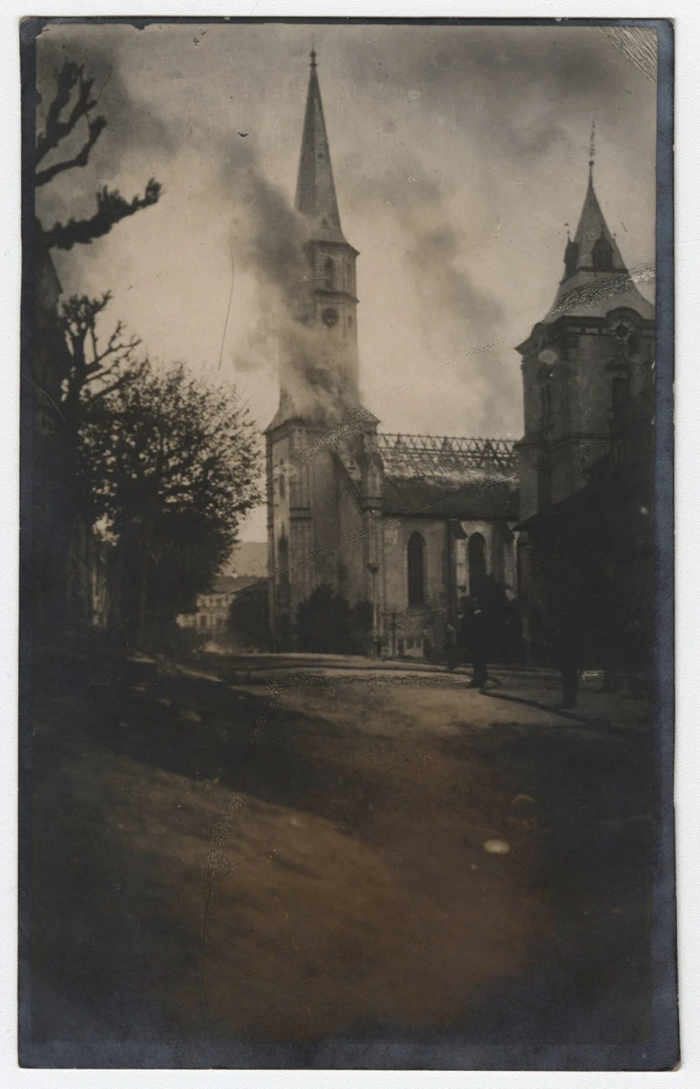 Náhledový obrázek předmětu Požár kostela sv. Jakuba v Levoči (fotografická pohlednice)