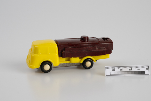 Náhledový obrázek Auto se setrvačníkem - cisterna - 1
