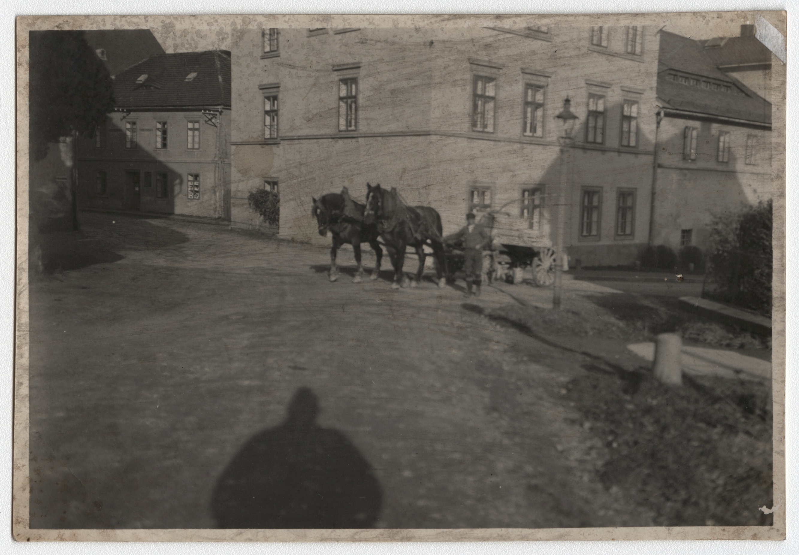 Náhledový obrázek Přeprava Eichendorffovy lavice (čb. fotografie) - 2