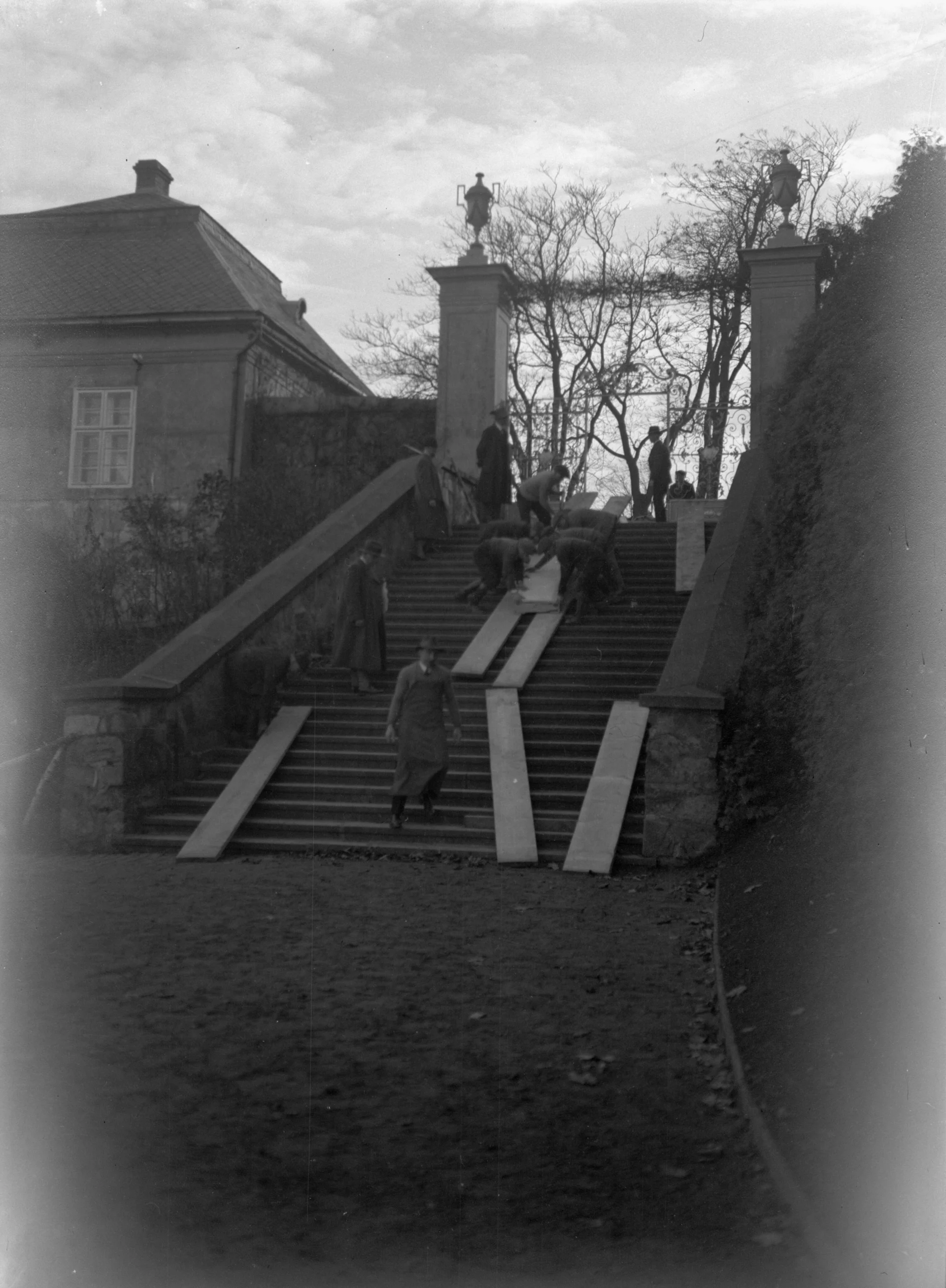 Náhledový obrázek předmětu Přeprava Eichendorffovy lavice (čb. fotografie)