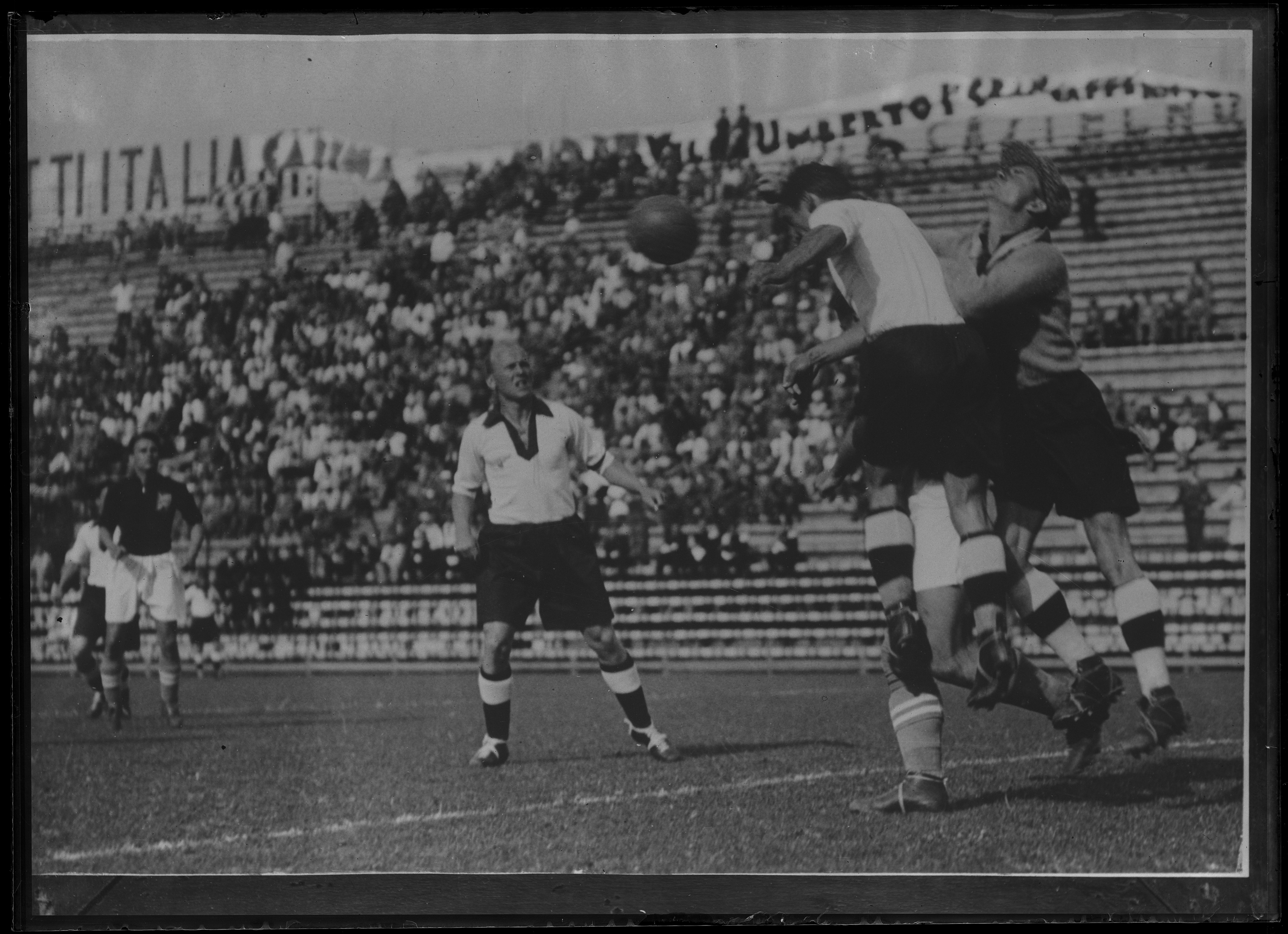Náhledový obrázek Mistrovství světa v Itálii 1934, zápas ČSR-Německo - 1