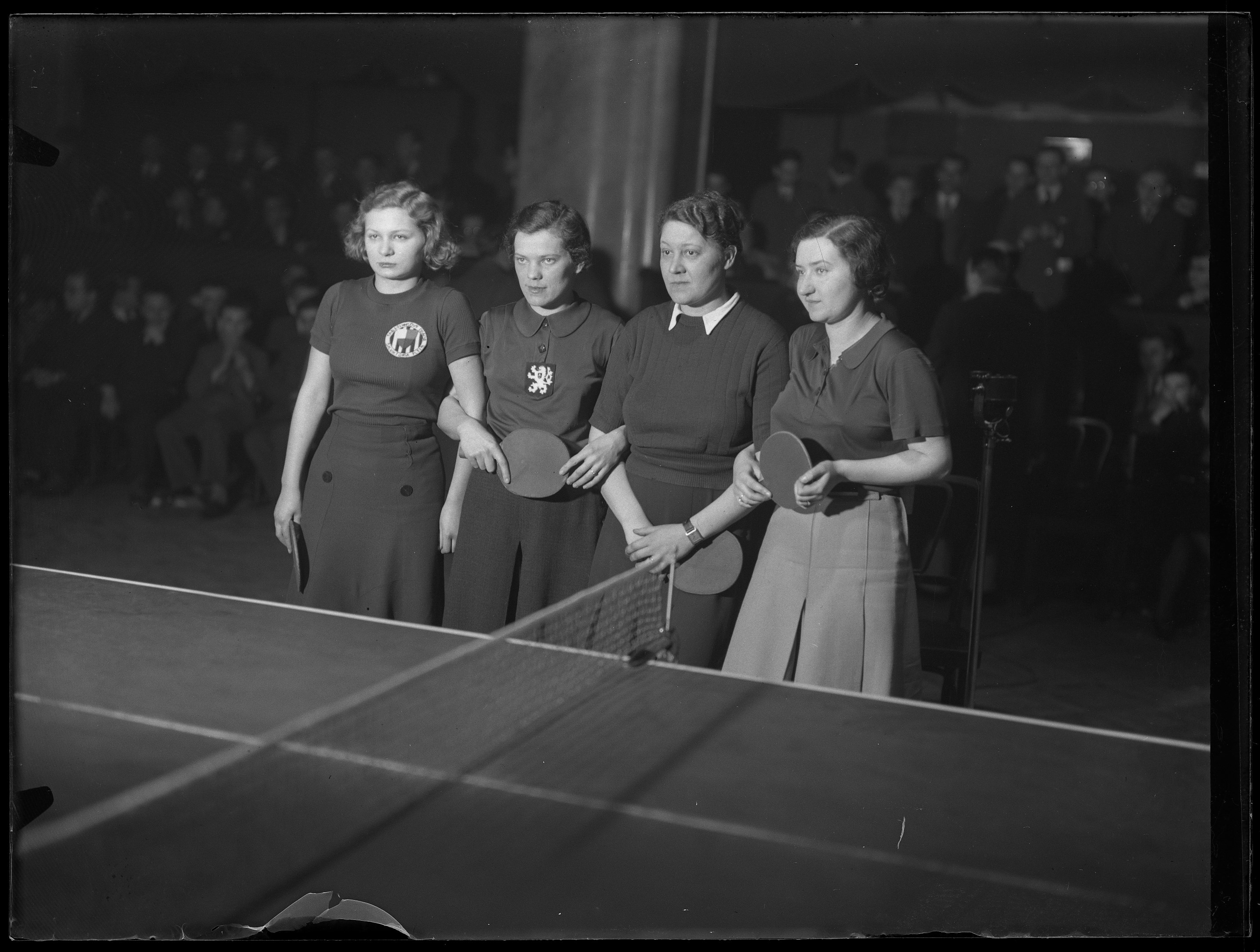 Náhledový obrázek Mistrovství světa 1936 - Sepetrieová, Votrubová, Šmídová, Kettnerová - 1