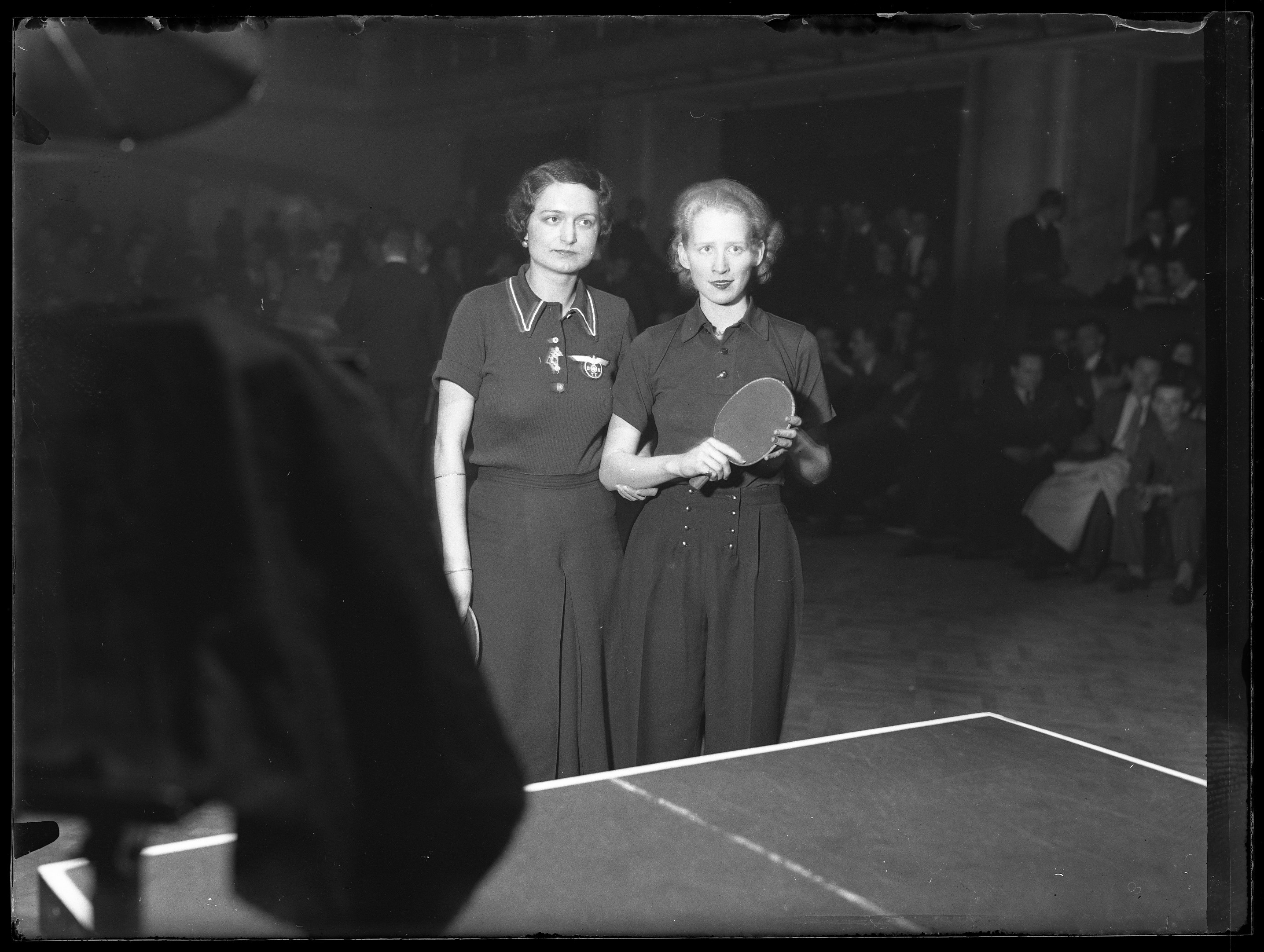Náhledový obrázek Mistrovství světa 1936 - Kirchsbach (Neměcko) a vítězka Aarons (USA) - 1