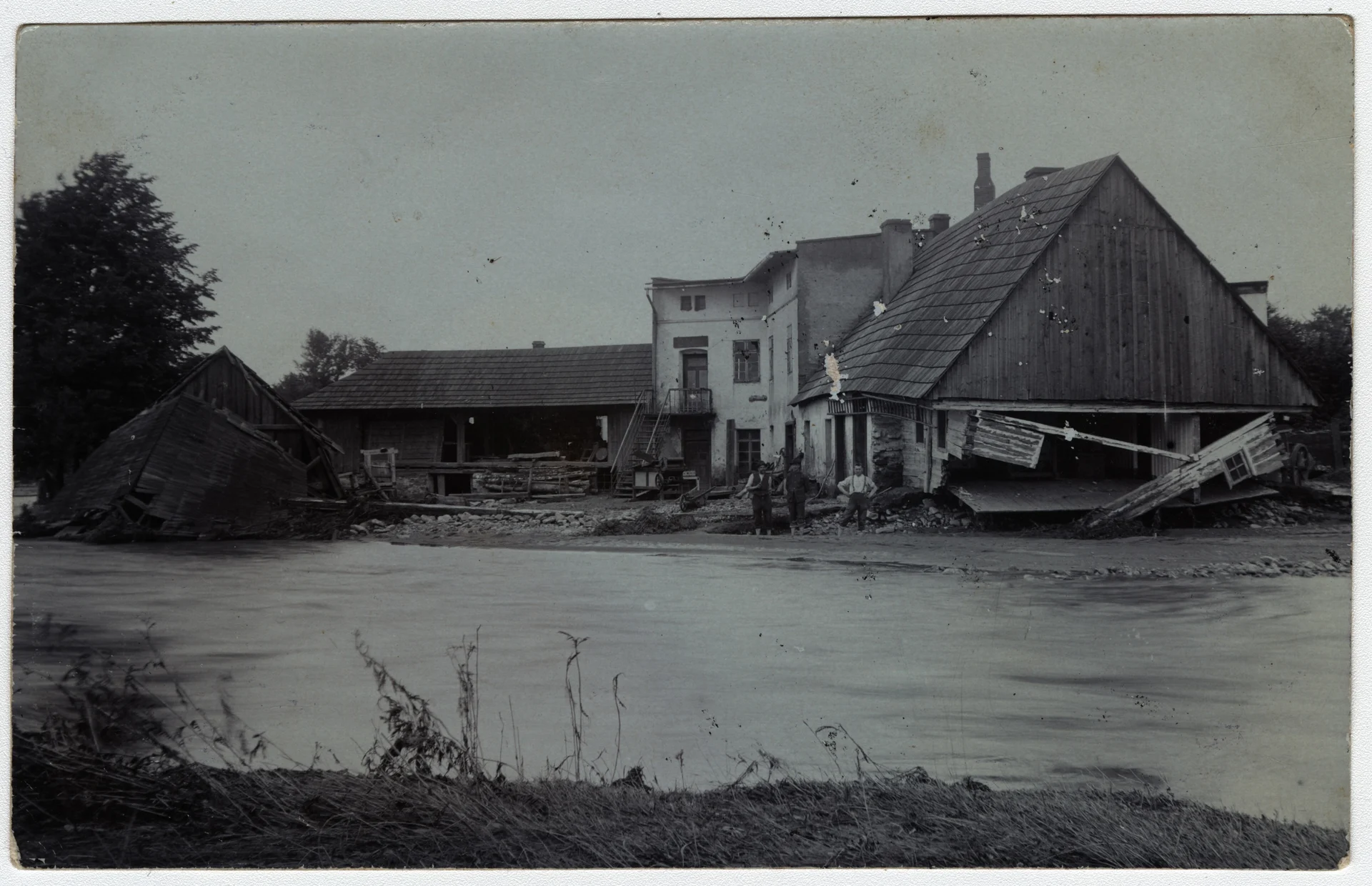 Náhledový obrázek předmětu Povodeň r. 1903: Mikulovice (čb. fotografie)