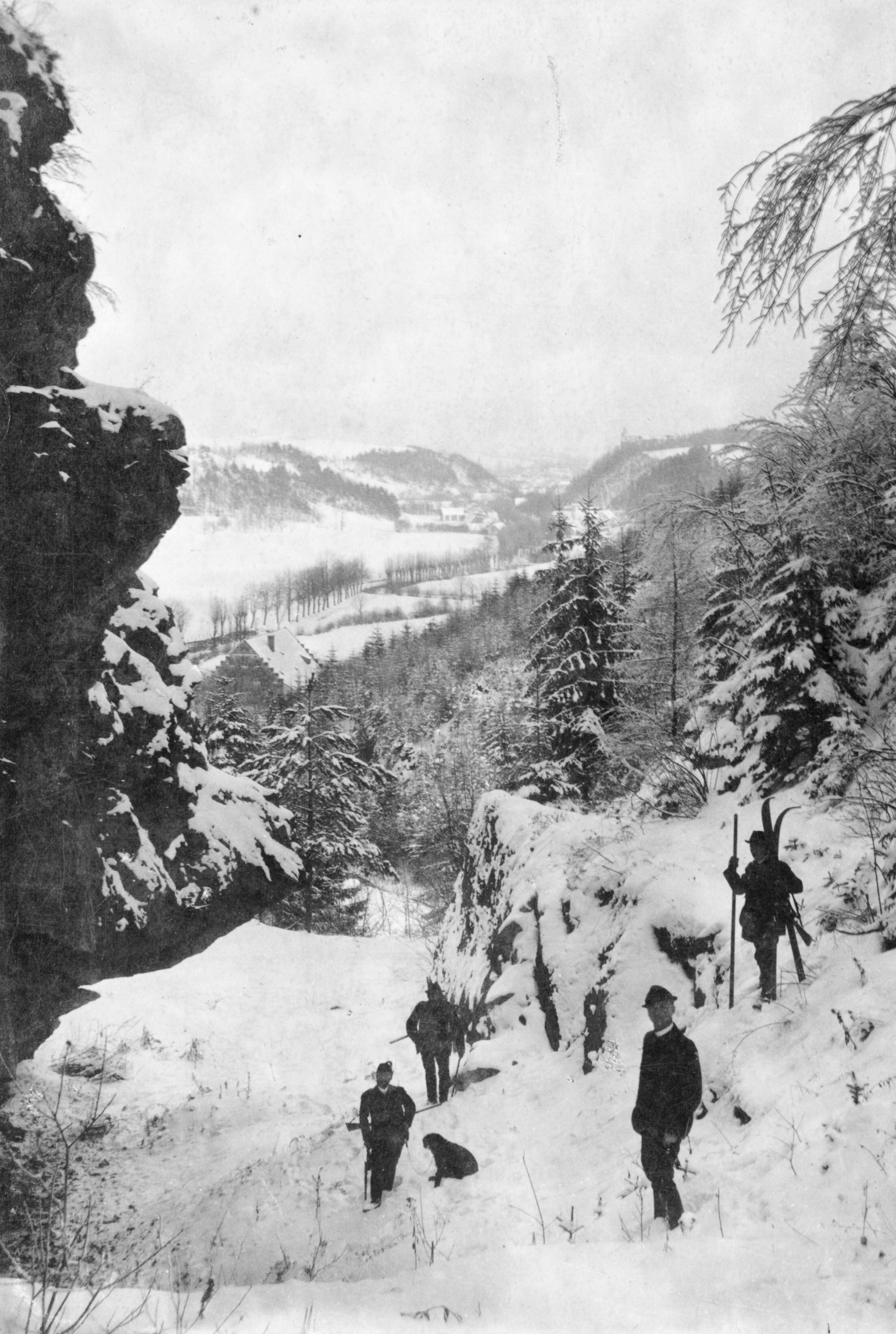 Náhledový obrázek Městské údolí u Javorníku (čb. fotografie) - 2
