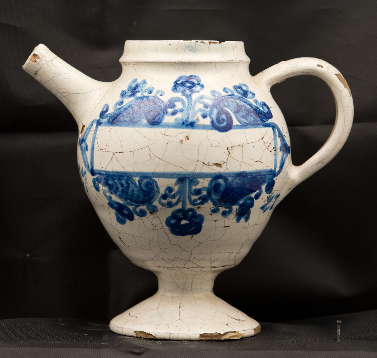 Náhledový obrázek Lékárenská nádobka, konvice rok 1721 - 4