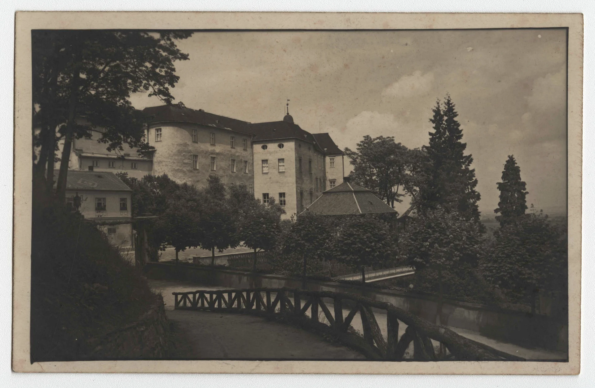 Náhledový obrázek předmětu Zámek Jánský Vrch (čb. pohlednice)
