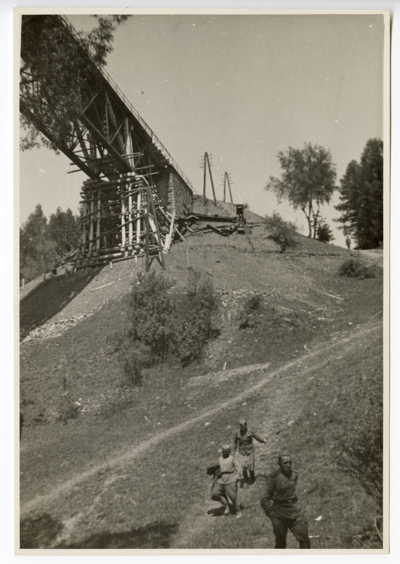 Náhledový obrázek Rekonstrukce železničního mostu 17.05.1945 (?) - 1