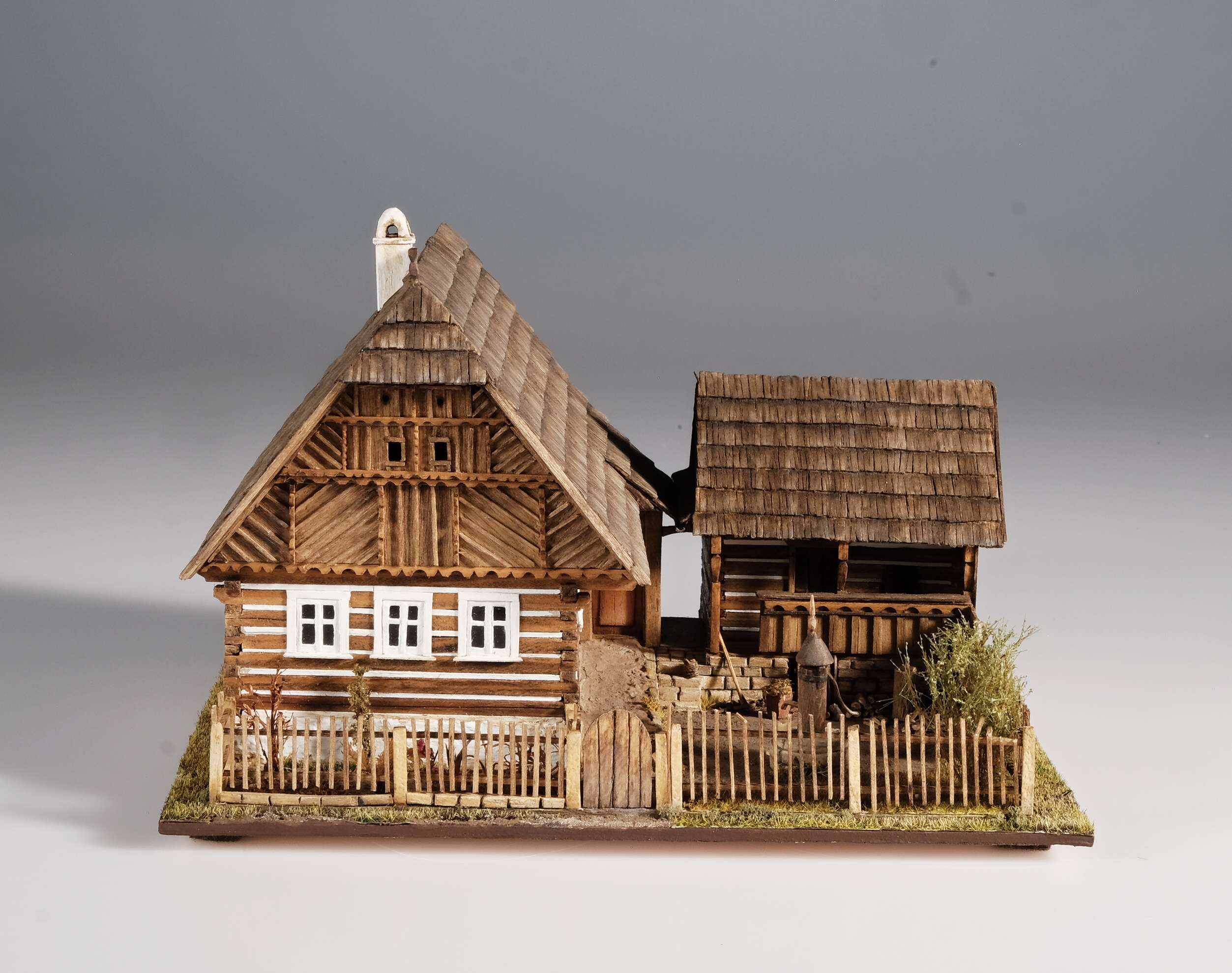 Náhledový obrázek Model roubeného domu z okolí Lomnice nad Popelkou - 1