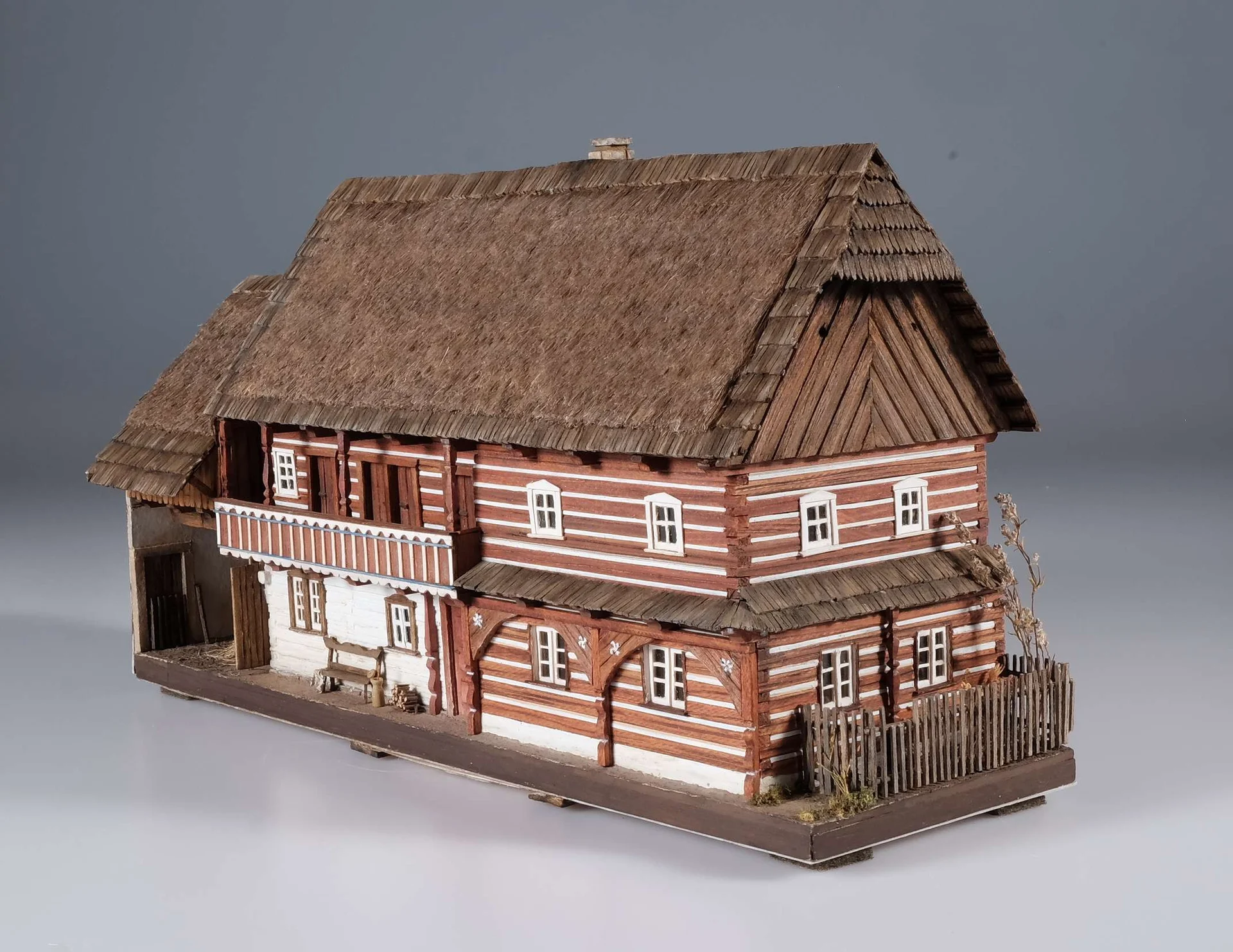 Náhledový obrázek předmětu Model roubeného domu Padařovice čp. 4