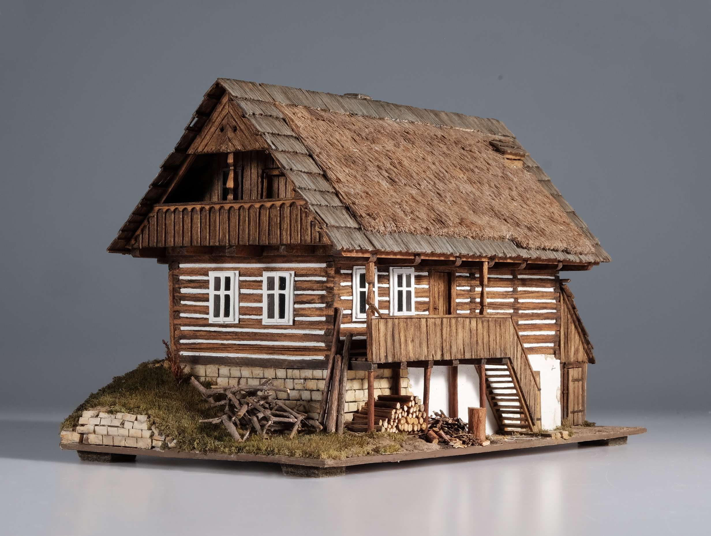Náhledový obrázek Model roubeného domu Dehtáry čp. 13 z Českodubska - 1