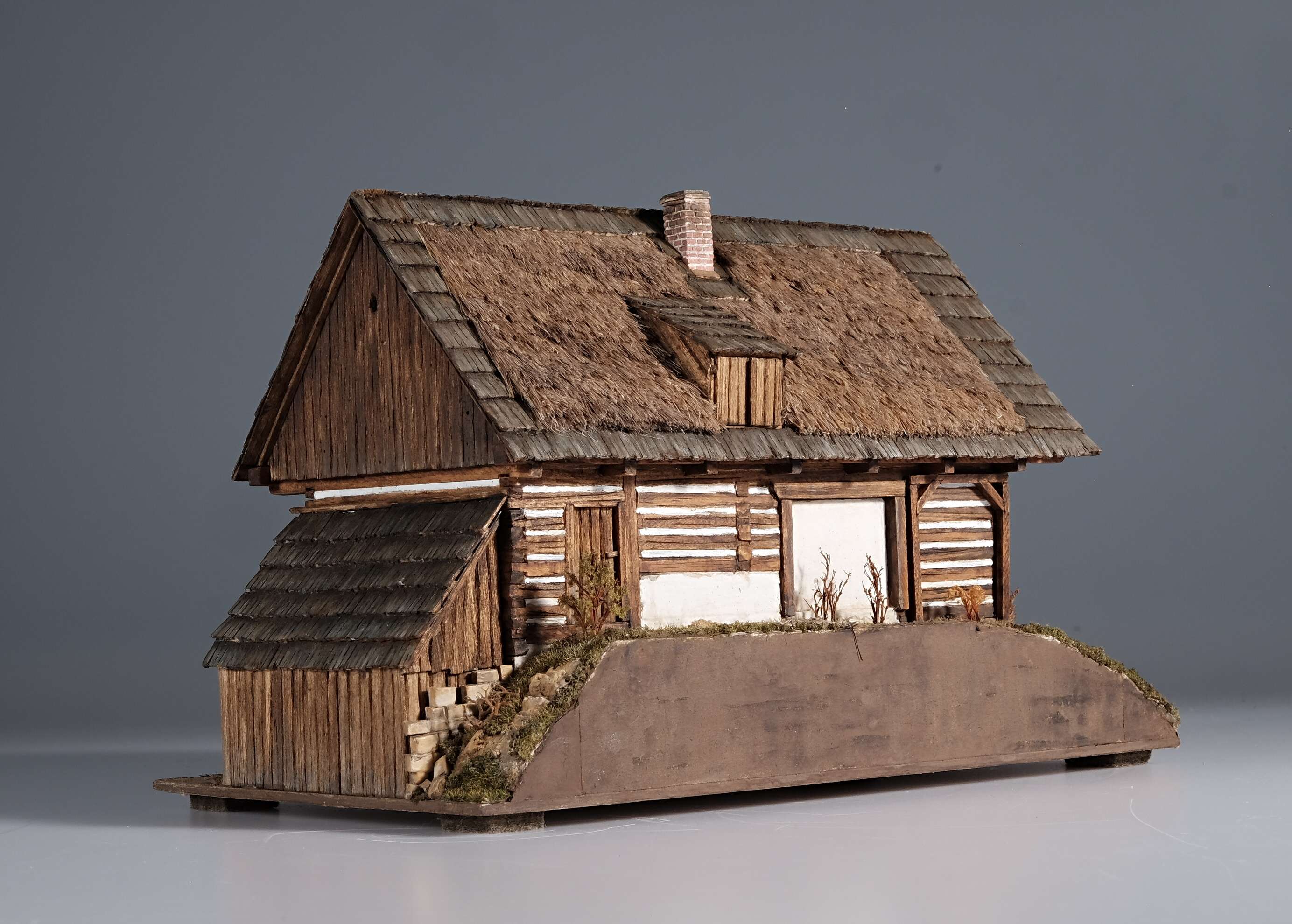 Náhledový obrázek Model roubeného domu Dehtáry čp. 13 z Českodubska - 3