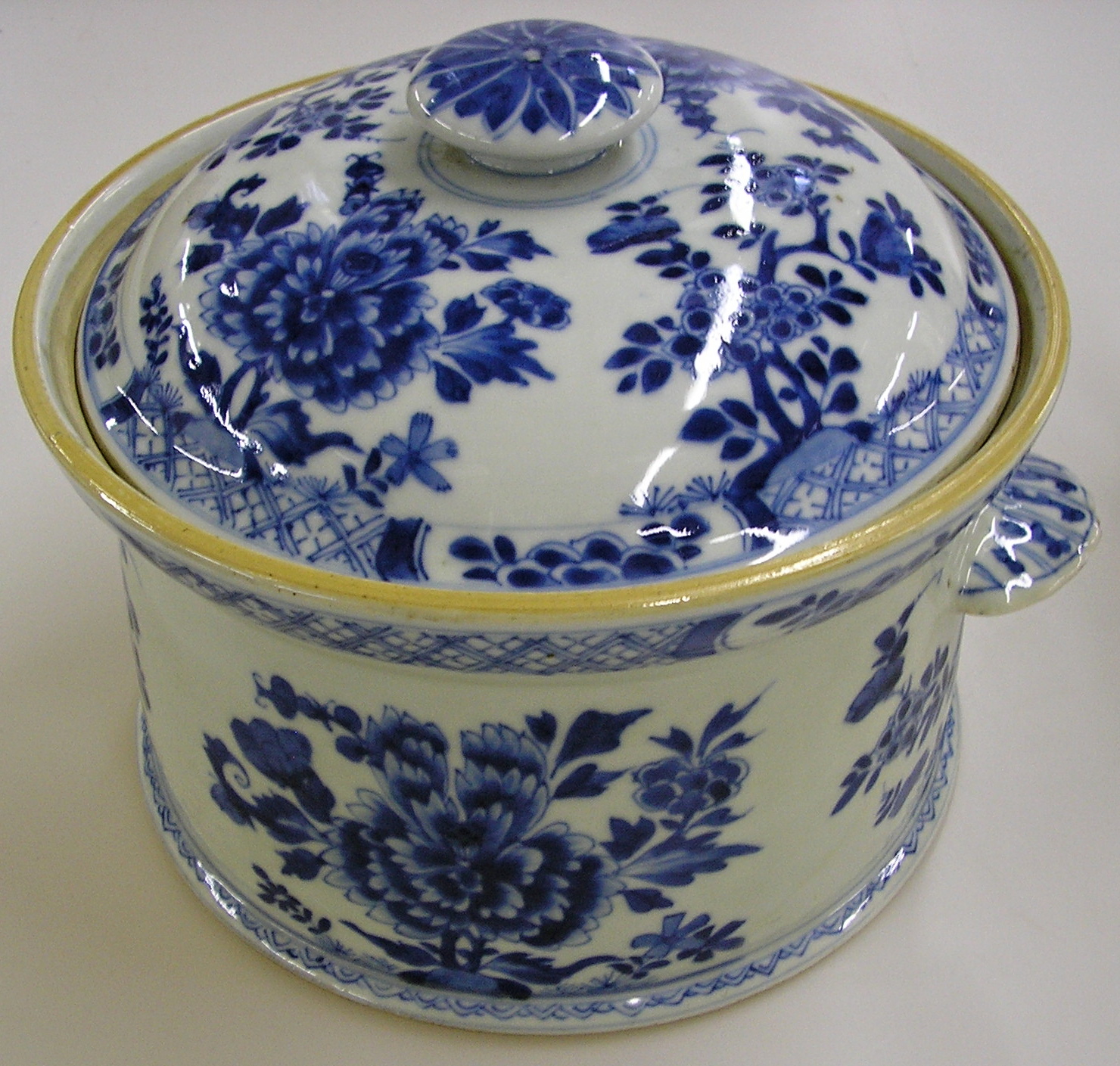 Náhledový obrázek Porcelánová nádoba s víkem s dekorem granátových jablek - 1