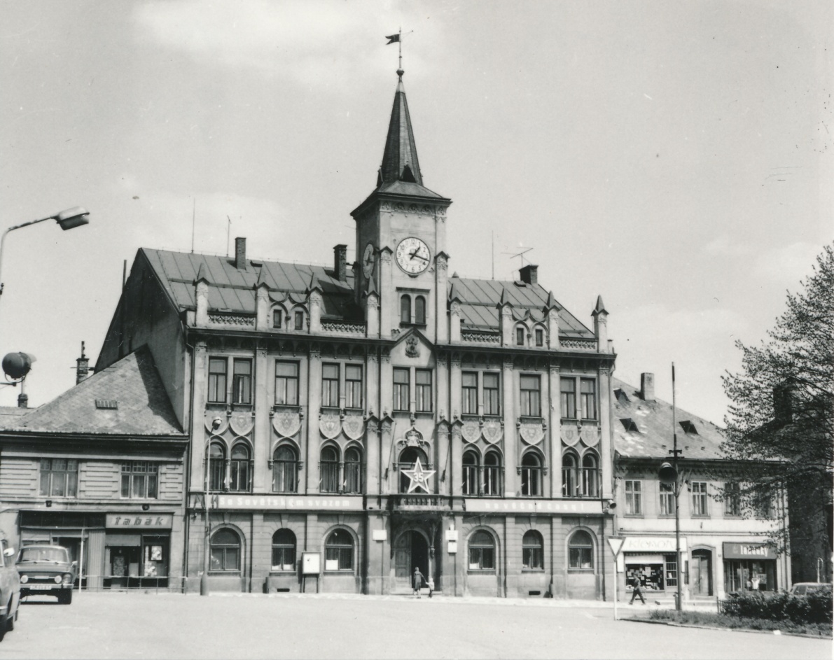 Náhledový obrázek Lomnice nad Popelkou, radnice - 1