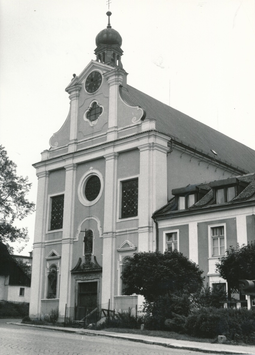 Náhledový obrázek Havlíčkův Brod, průčelí bývalého klášterního kostela sv. Rodiny - 1