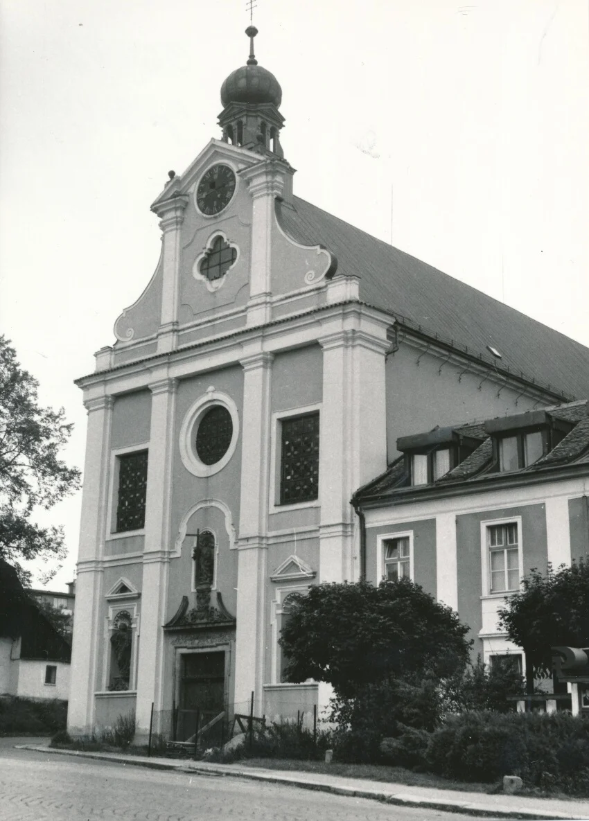 Náhledový obrázek předmětu Havlíčkův Brod, průčelí bývalého klášterního kostela sv. Rodiny