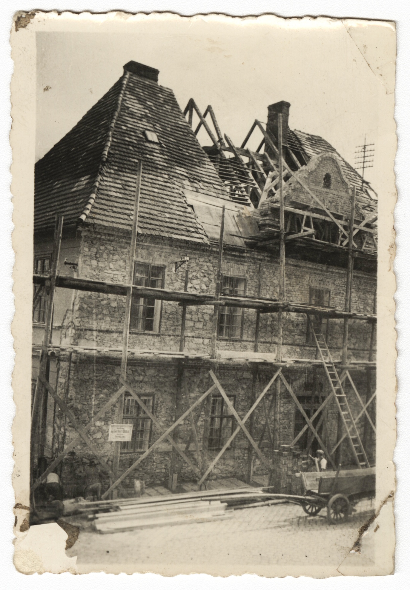Náhledový obrázek Přestavba javornické radnice (čb. fotografie) - 1