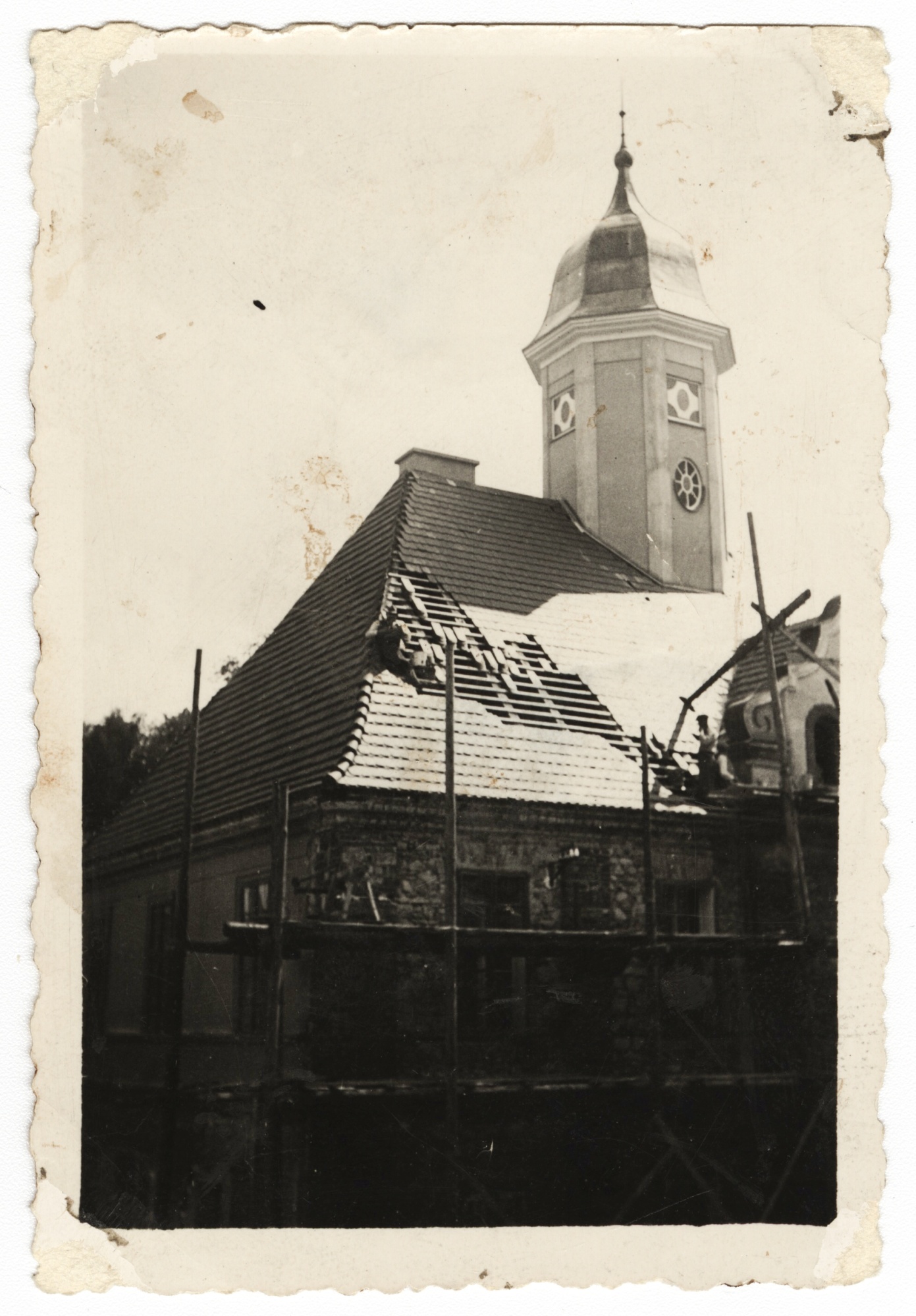 Náhledový obrázek Přestavba javornické radnice (čb. fotografie) - 1