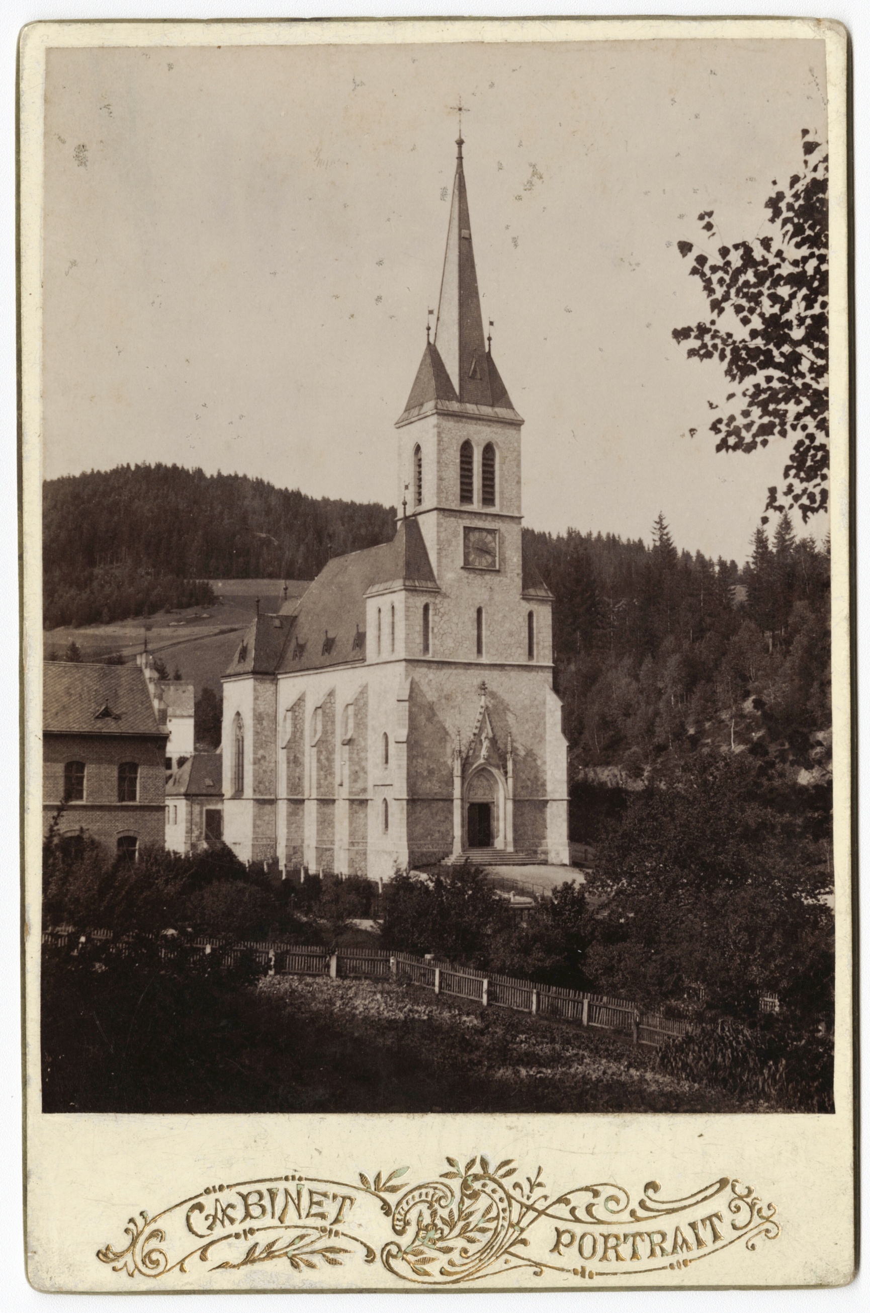 Náhledový obrázek Kostel v osadě Travná (čb. fotografie) - 1