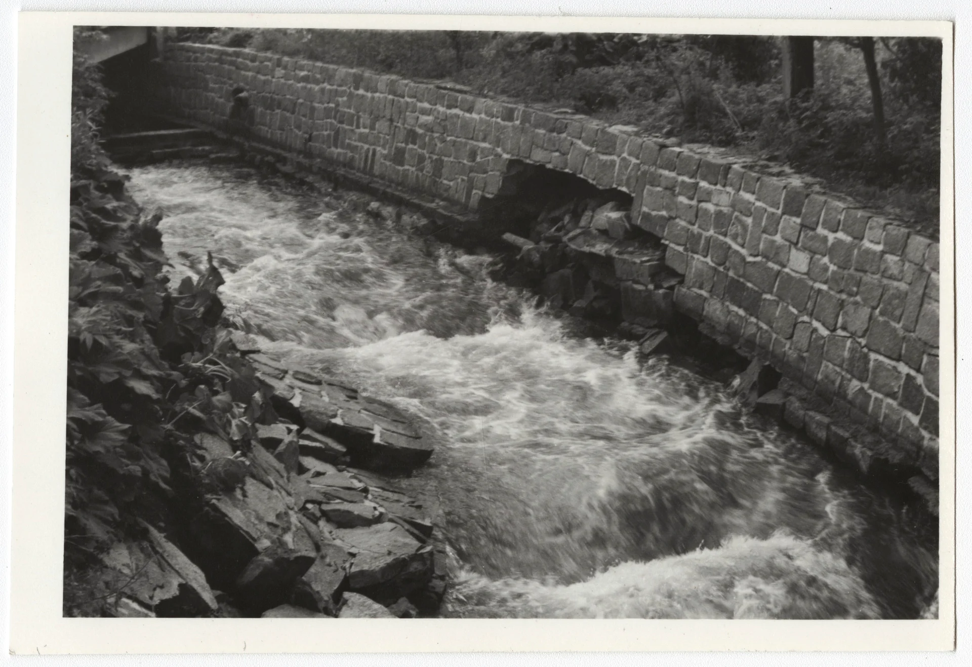 Náhledový obrázek předmětu Povodeň r. 1977: Bukovice (čb. fotografie)