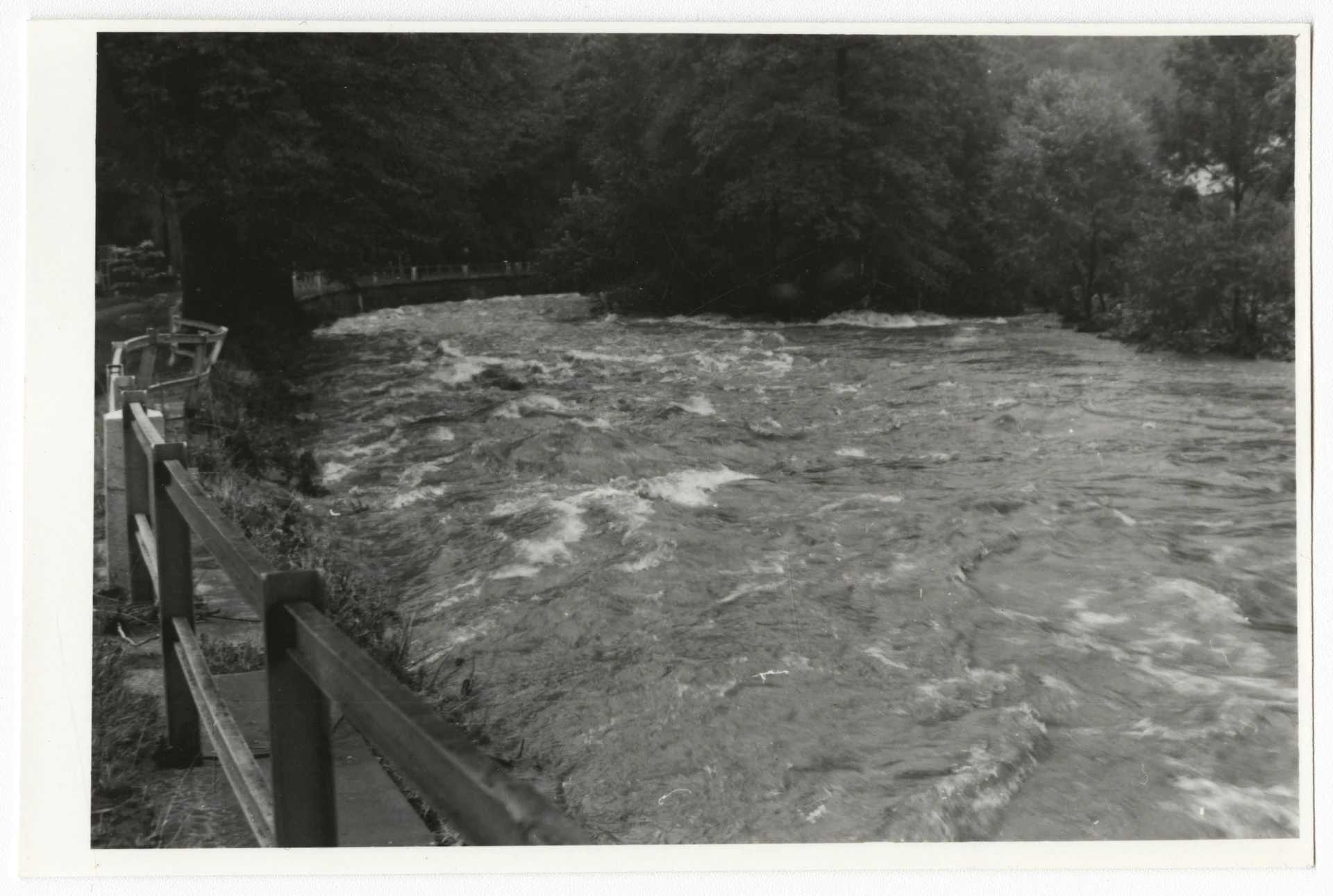 Náhledový obrázek předmětu Povodeň r. 1977: Písečná (čb. fotografie)