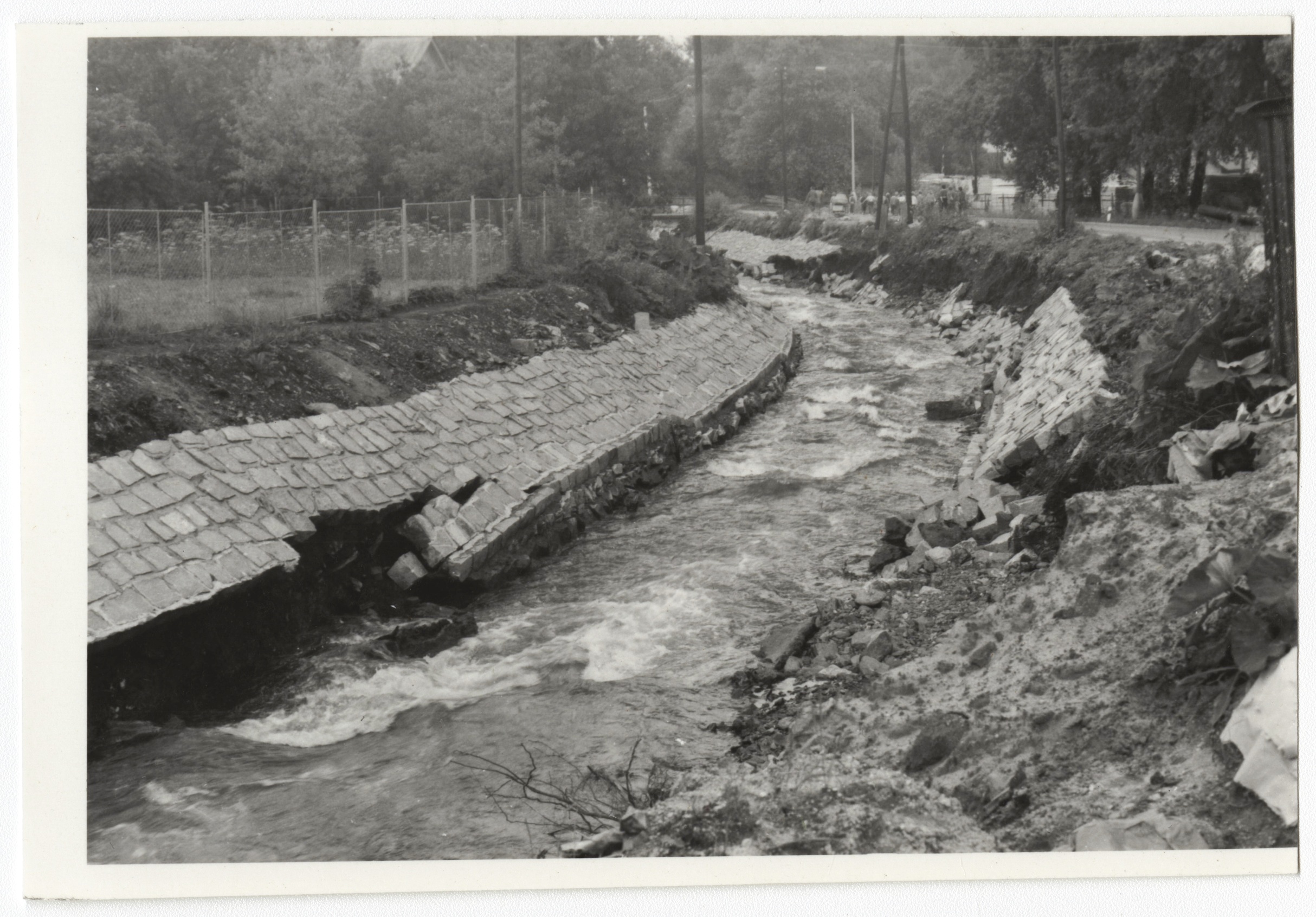 Náhledový obrázek Povodeň r. 1977: Bukovice (čb. fotografie) - 1