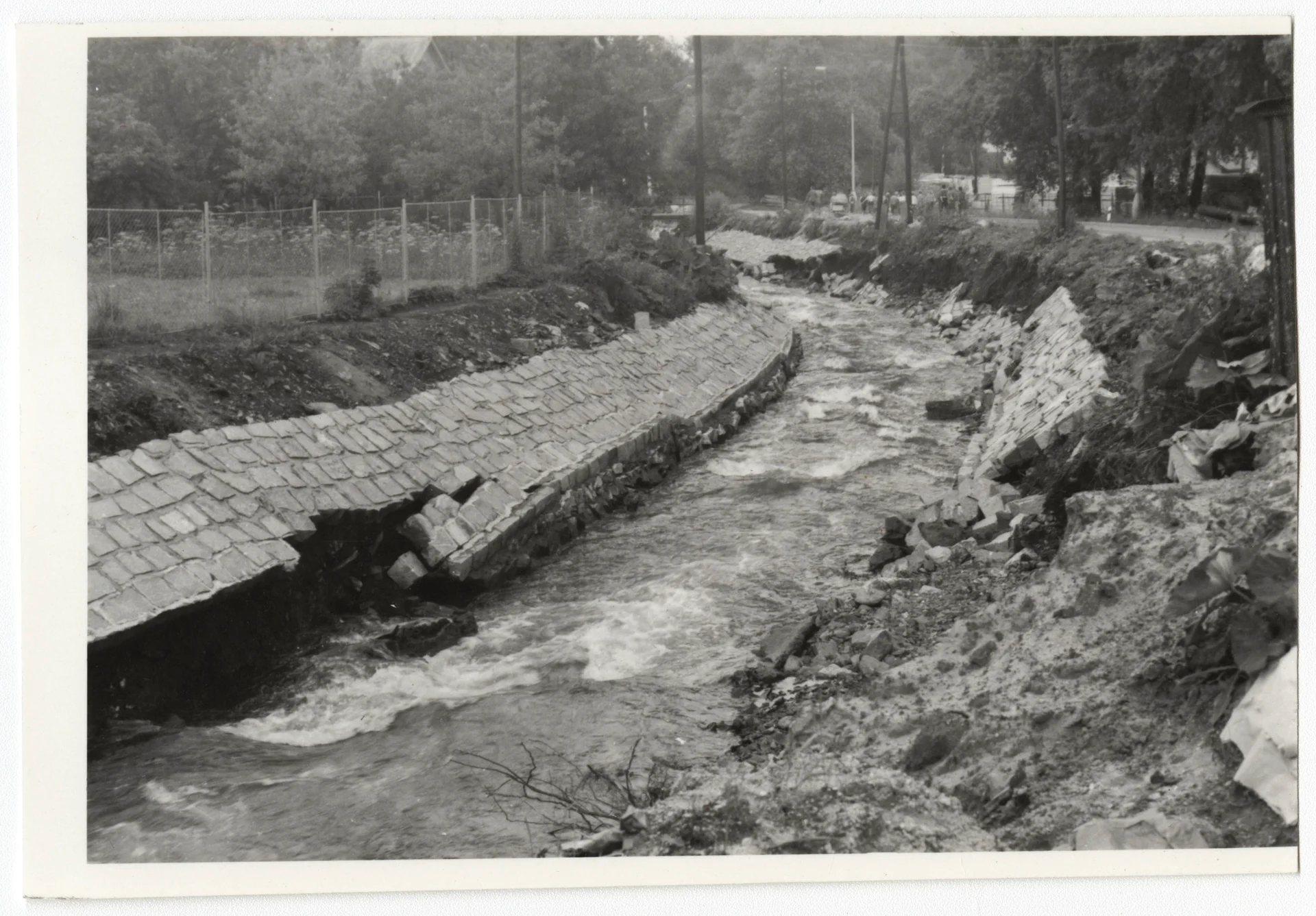 Náhledový obrázek předmětu Povodeň r. 1977: Bukovice (čb. fotografie)