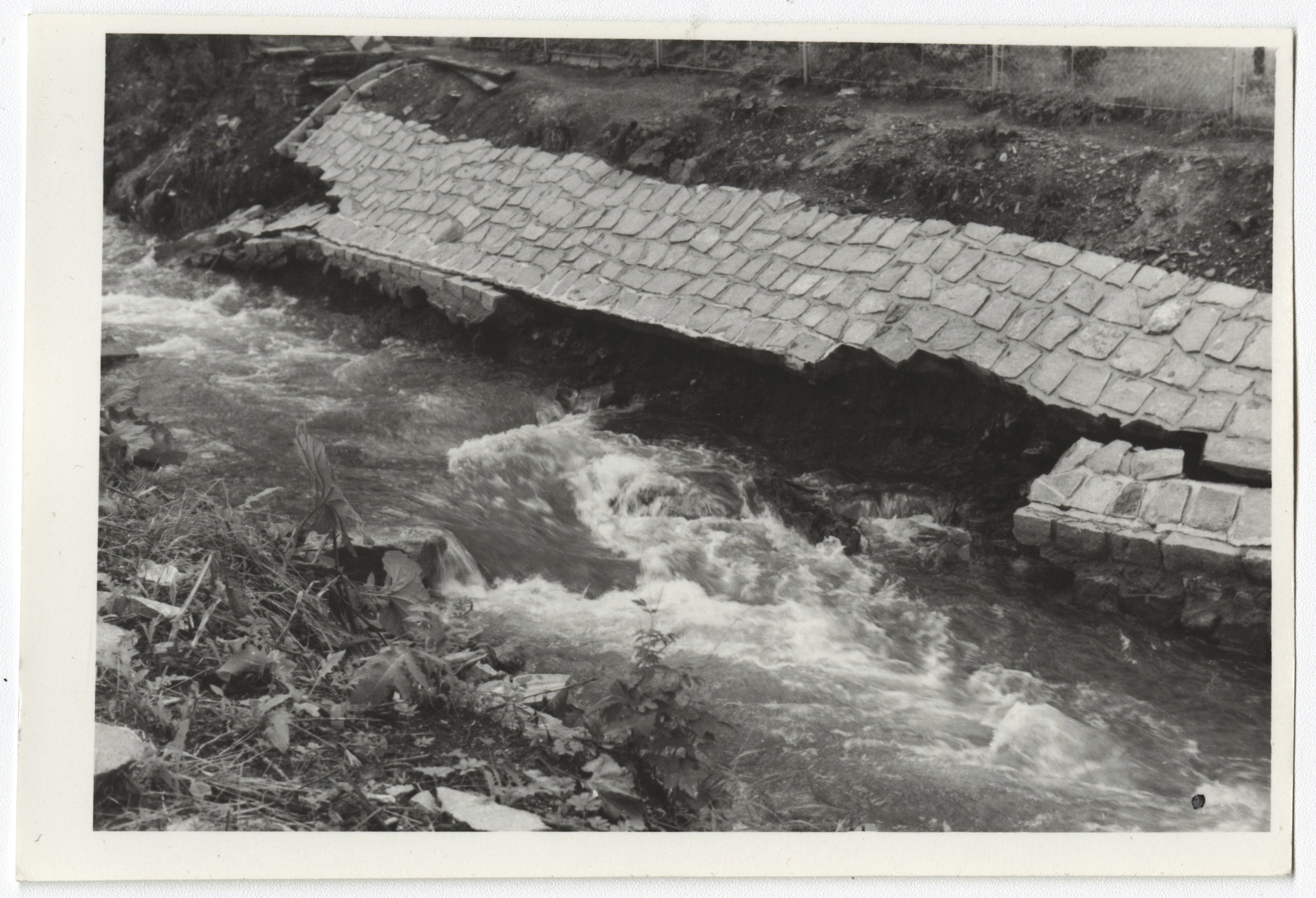 Náhledový obrázek Povodeň r. 1977: Bukovice (čb. fotografie) - 1