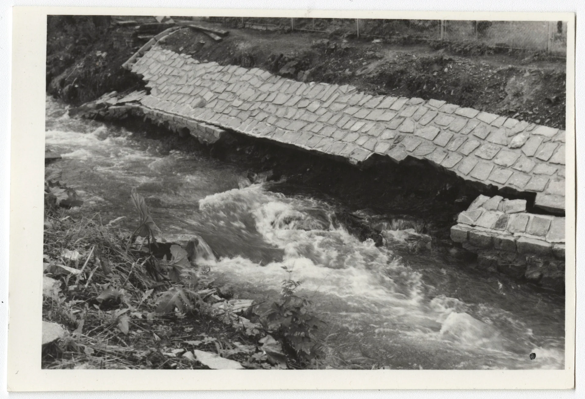 Náhledový obrázek předmětu Povodeň r. 1977: Bukovice (čb. fotografie)