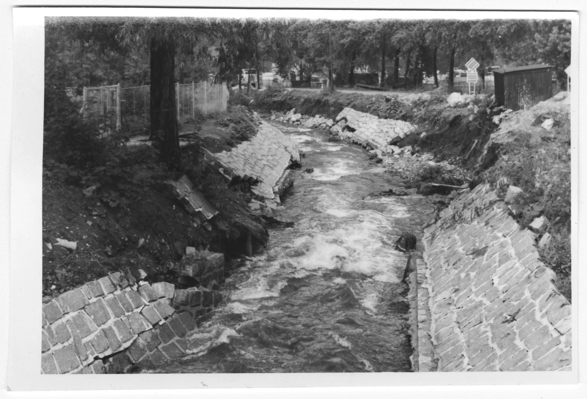 Náhledový obrázek předmětu Povodeň r. 1977: Bukovice (čb. fotografie)