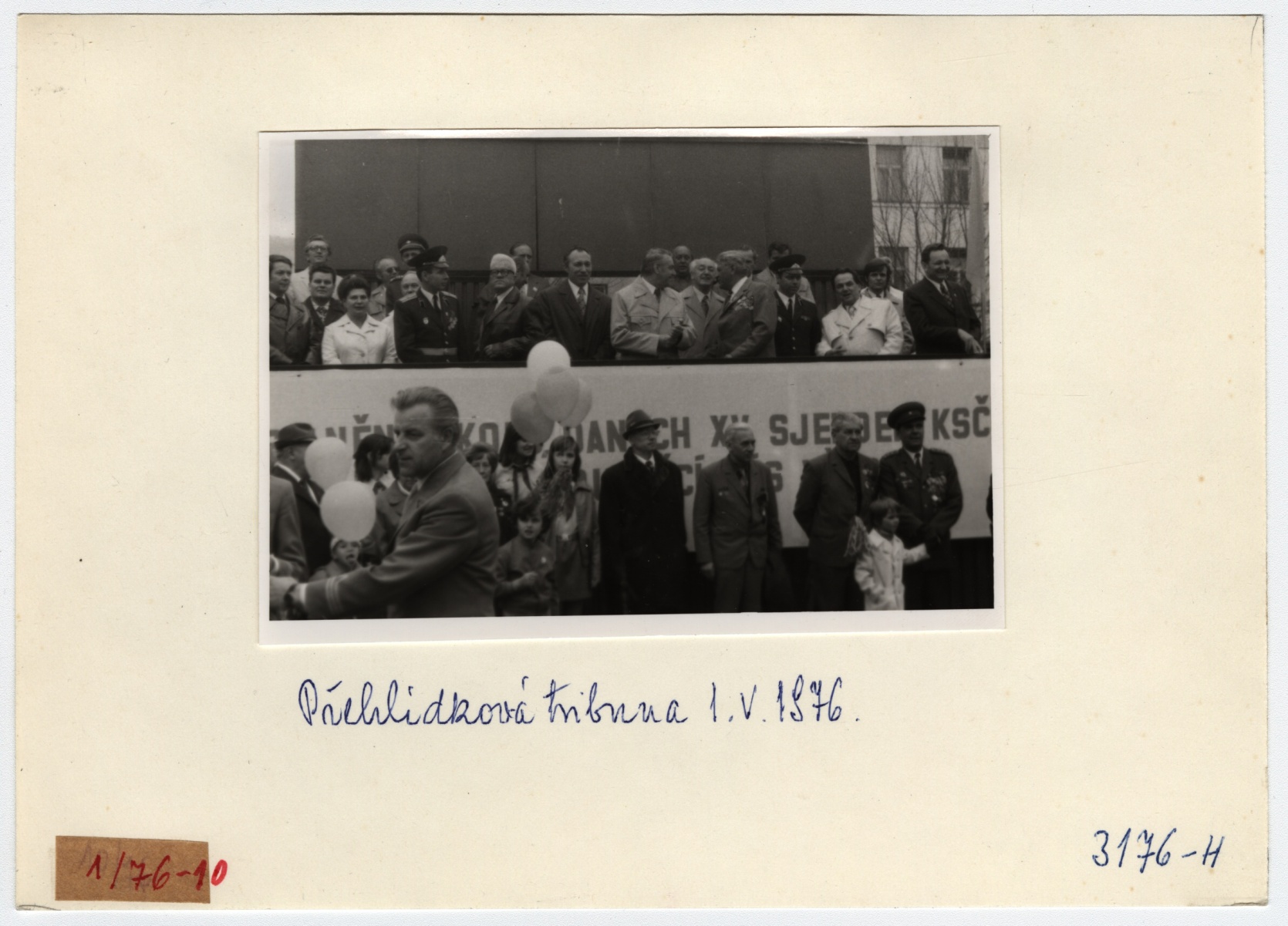 Náhledový obrázek Prvomájová slavnost 1976 (čb. fotografie) - 2