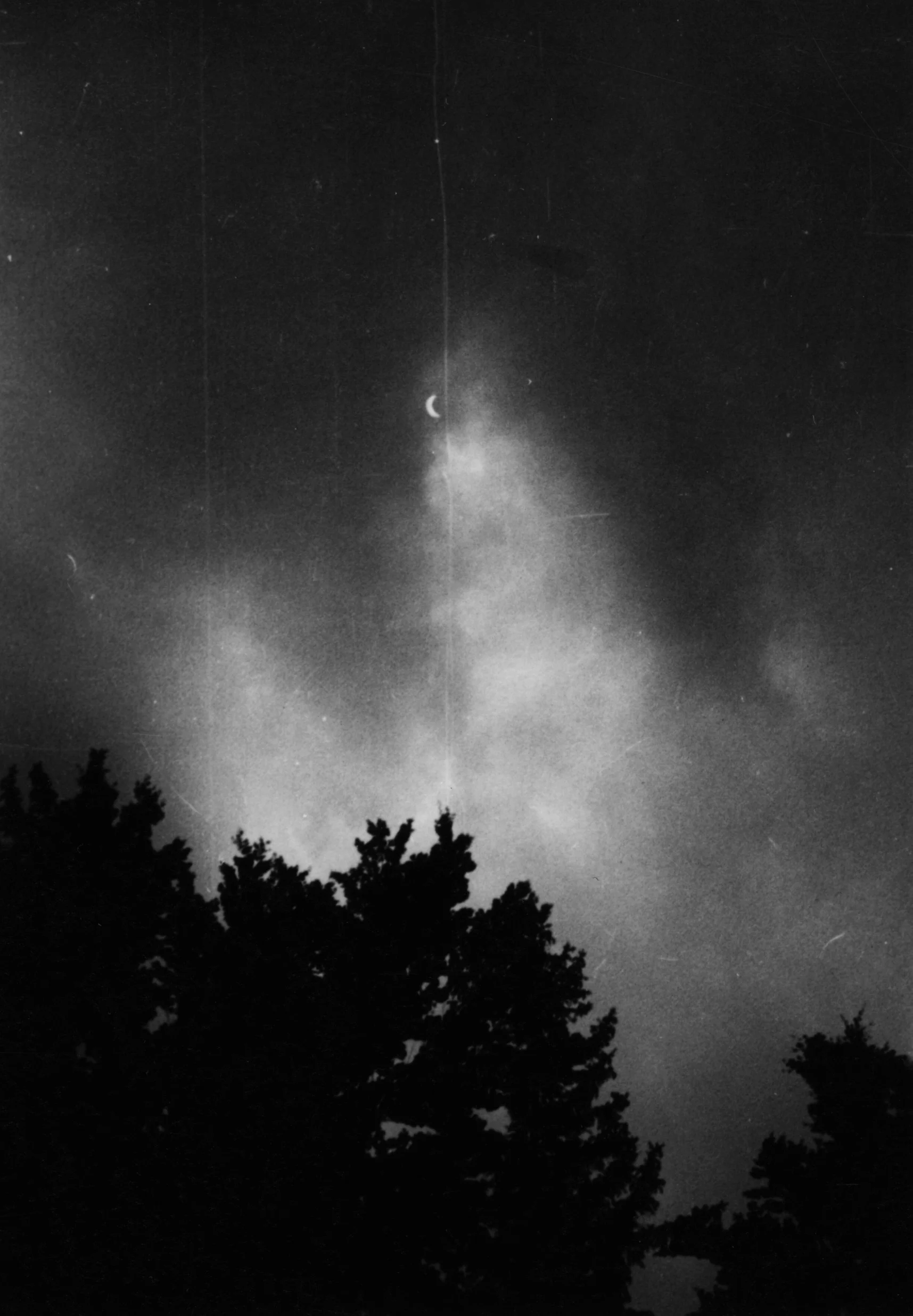 Náhledový obrázek předmětu Zatmění slunce 1956 (čb. fotografie)