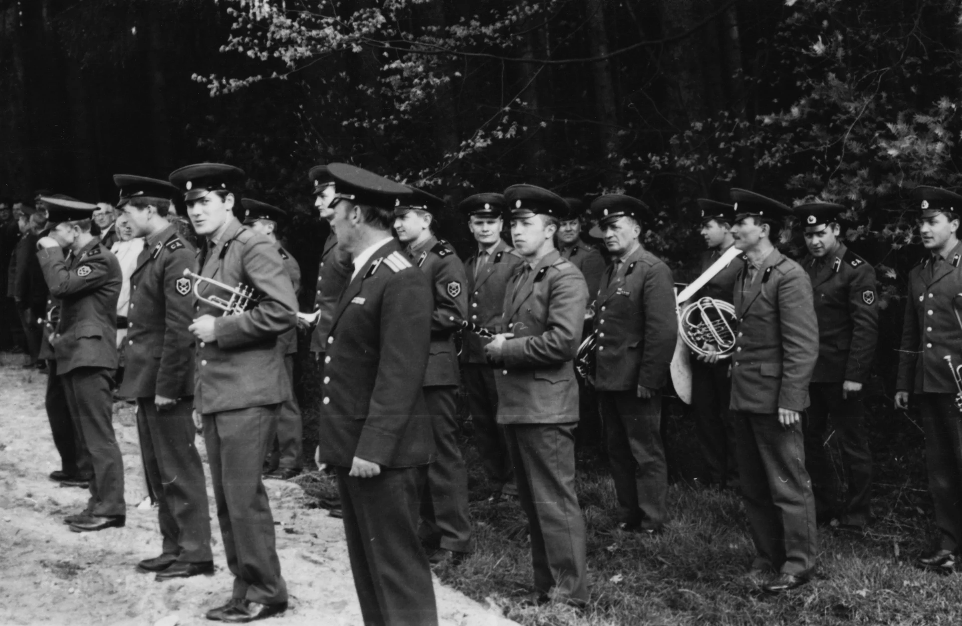 Náhledový obrázek předmětu Odhalení památníku sovětského zajatce v Písečné (čb. fotografie)