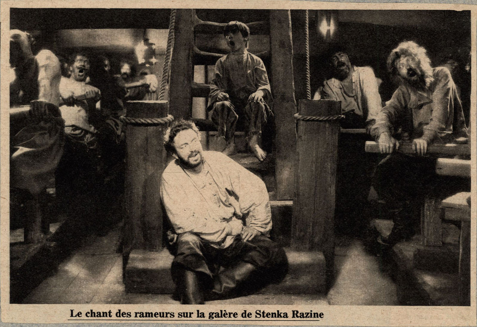 Náhledový obrázek Píseň veslařů na lodi Stěnky Razina. (Záběr z filmu Wolga Wolga, 1928) - 1
