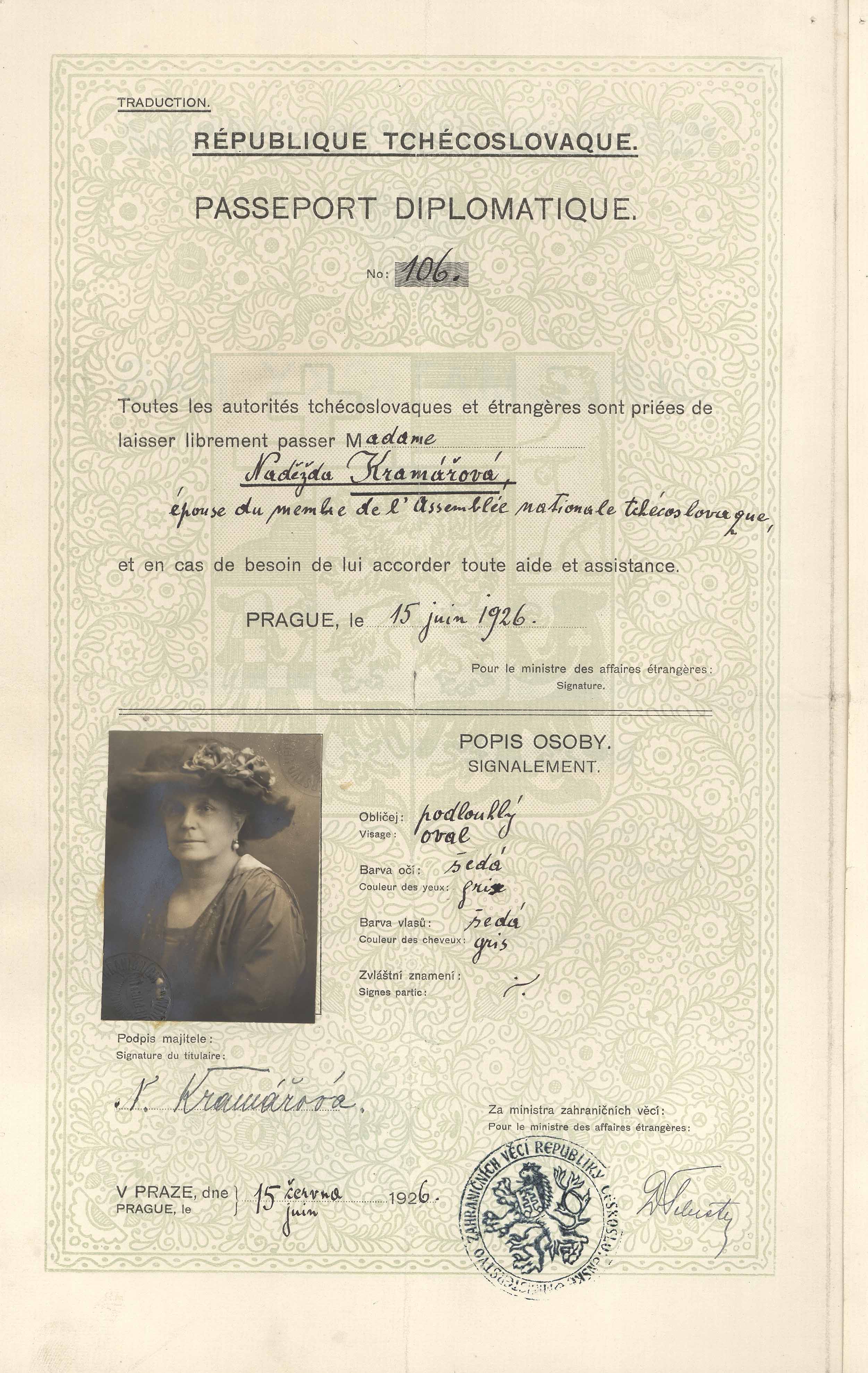 Náhledový obrázek Diplomatický pas Naděždy Nikolajevny Kramářové - 1