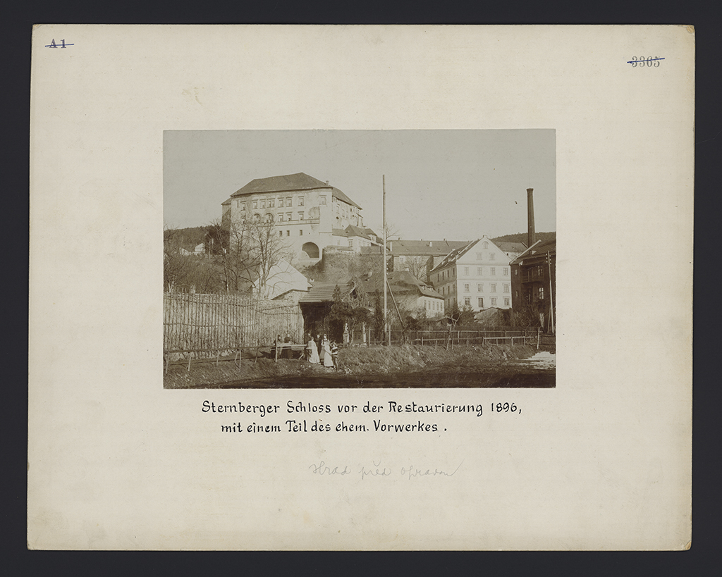 Náhledový obrázek Fotografie hradu Šternberka před opravou roku 1896  - 1