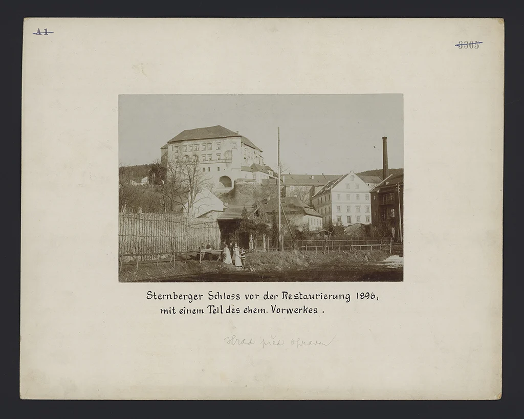 Náhledový obrázek předmětu Fotografie hradu Šternberka před opravou roku 1896 