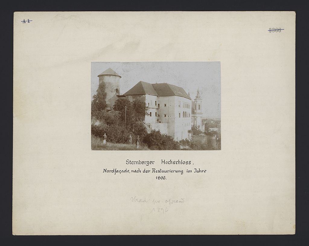Náhledový obrázek Fotografie hradu Šternberka po opravě roku 1896  - 1