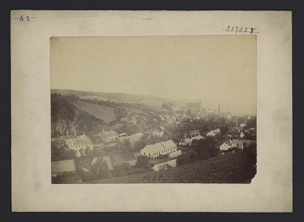 Náhledový obrázek Fotografie – pohled na Šternberk od západu (severozápadu) - 1