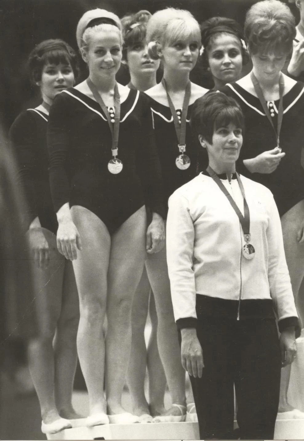 Náhledový obrázek předmětu Stříbrný tým čs. gymnastek