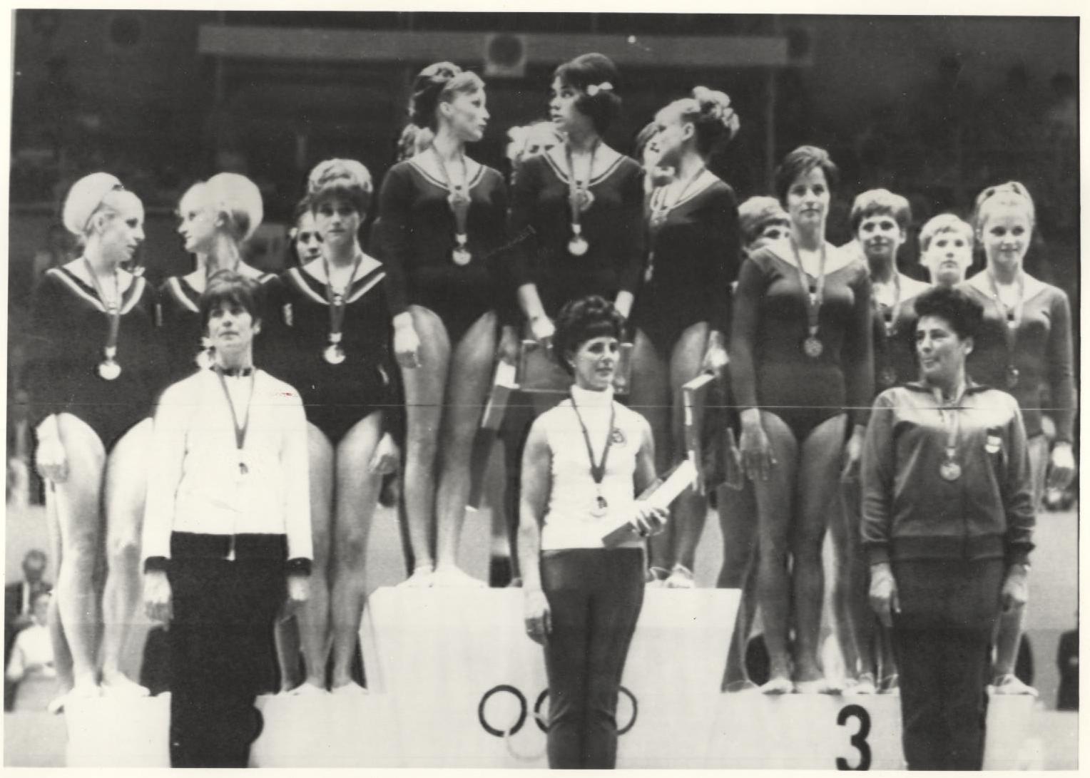 Náhledový obrázek Vítězná družstva ve sportovní gymnastice - 1
